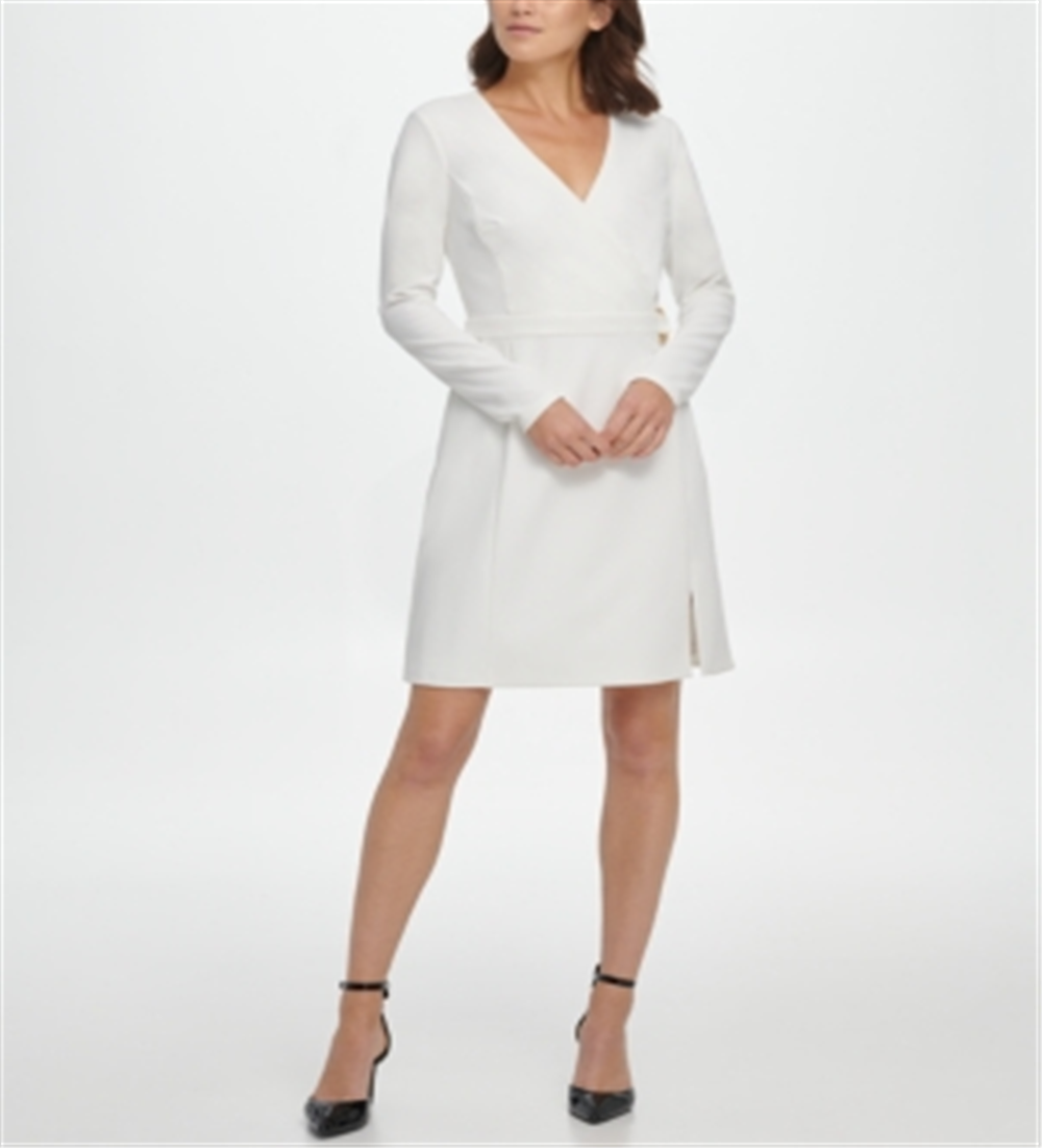 DKNY महिलाओं के लिए वी नेक फ़ॉक्स रैप डी रिंग फिट एंड फ्लेयर ड्रेस, सफ़ेद, साइज़ 10