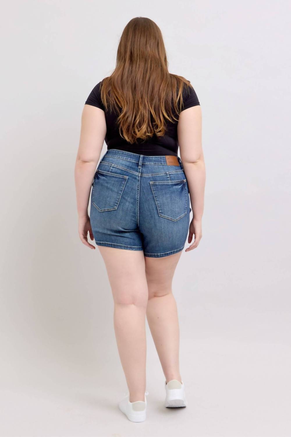 Judy Blue - Mid Rise Tummy Control Mid Length Denim Short