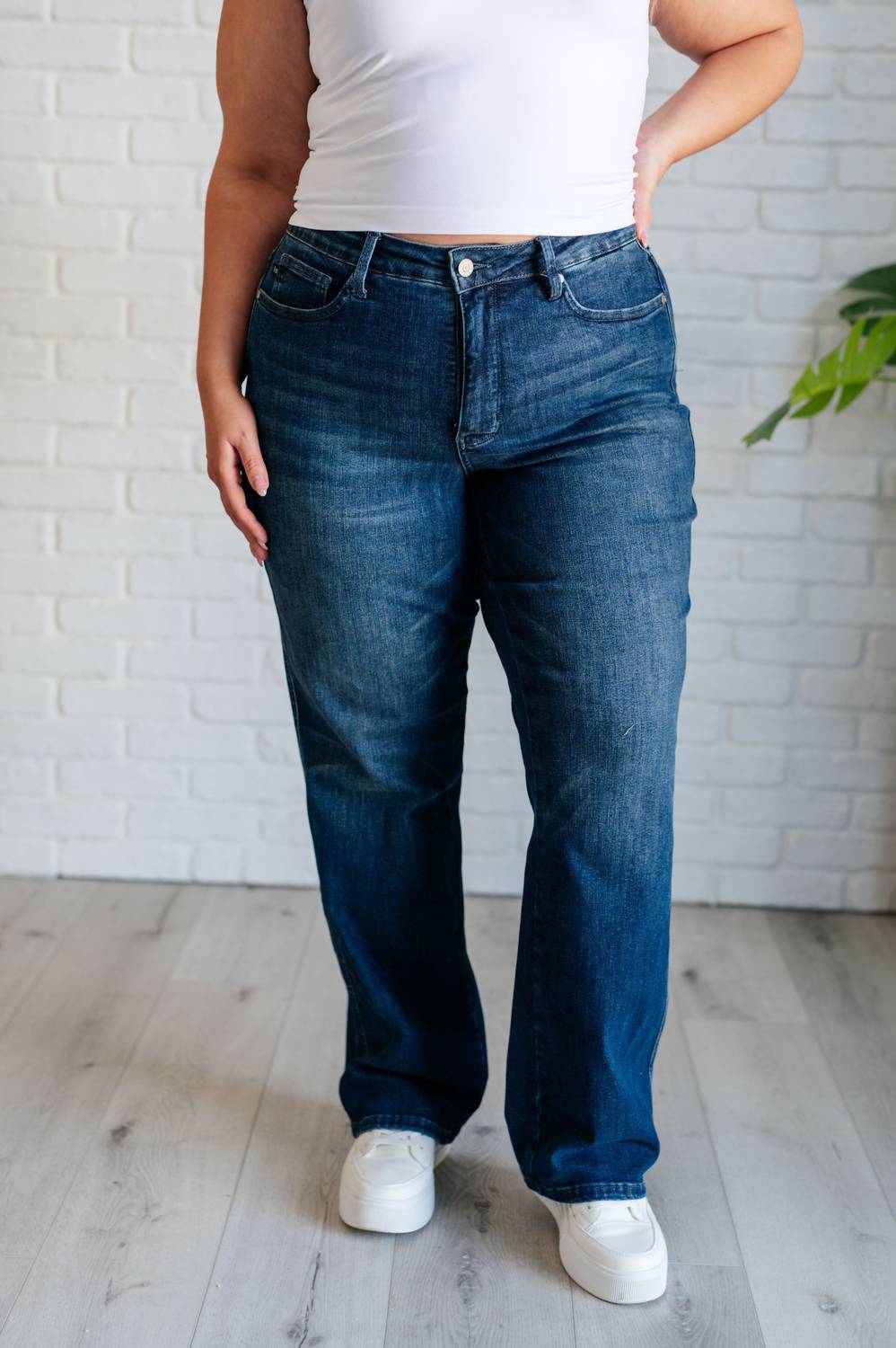 Judy Blue - Mid Rise Control Top Classic Straight Jeans
