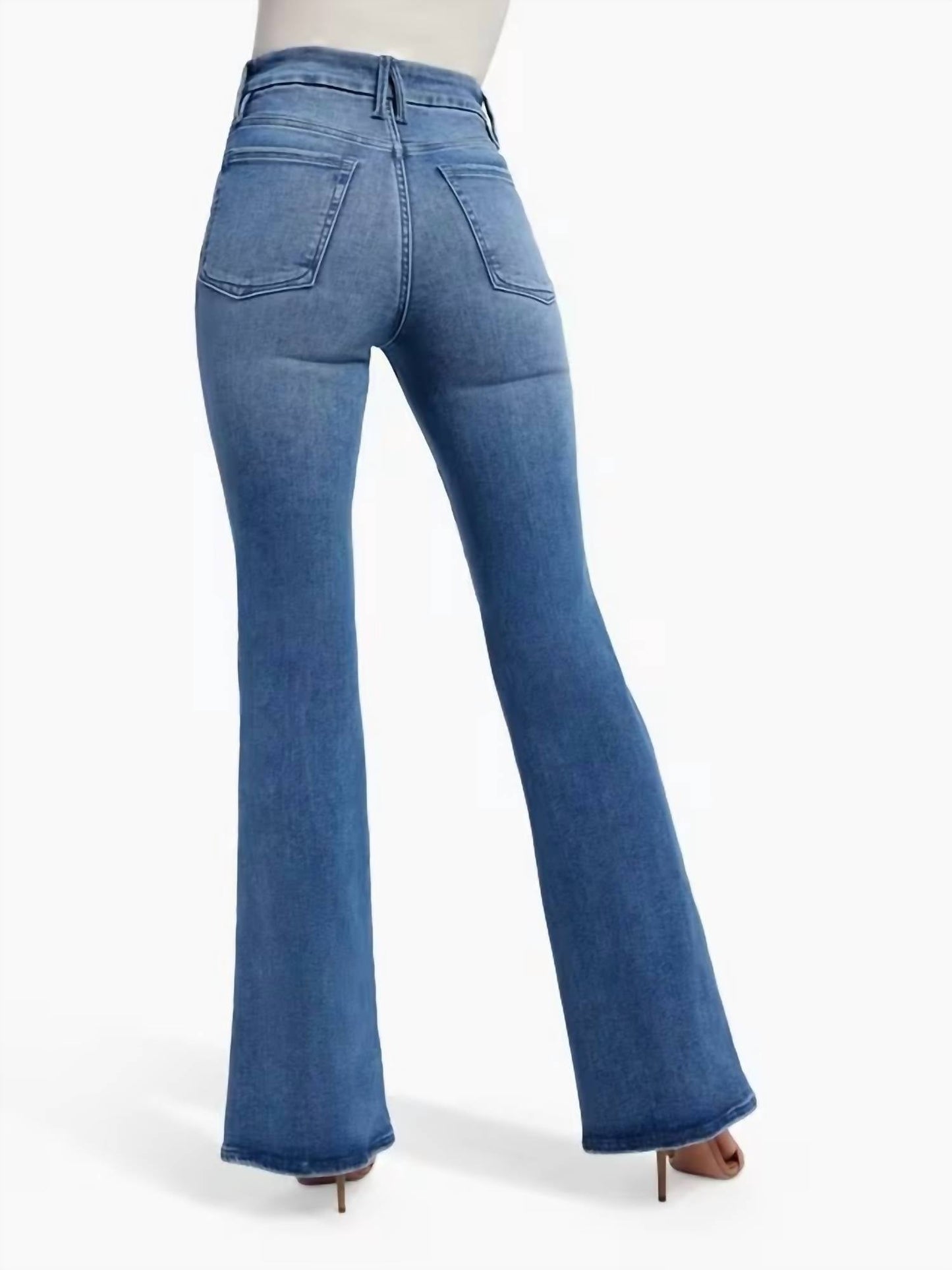 Good American - Pull On Flared Jeans