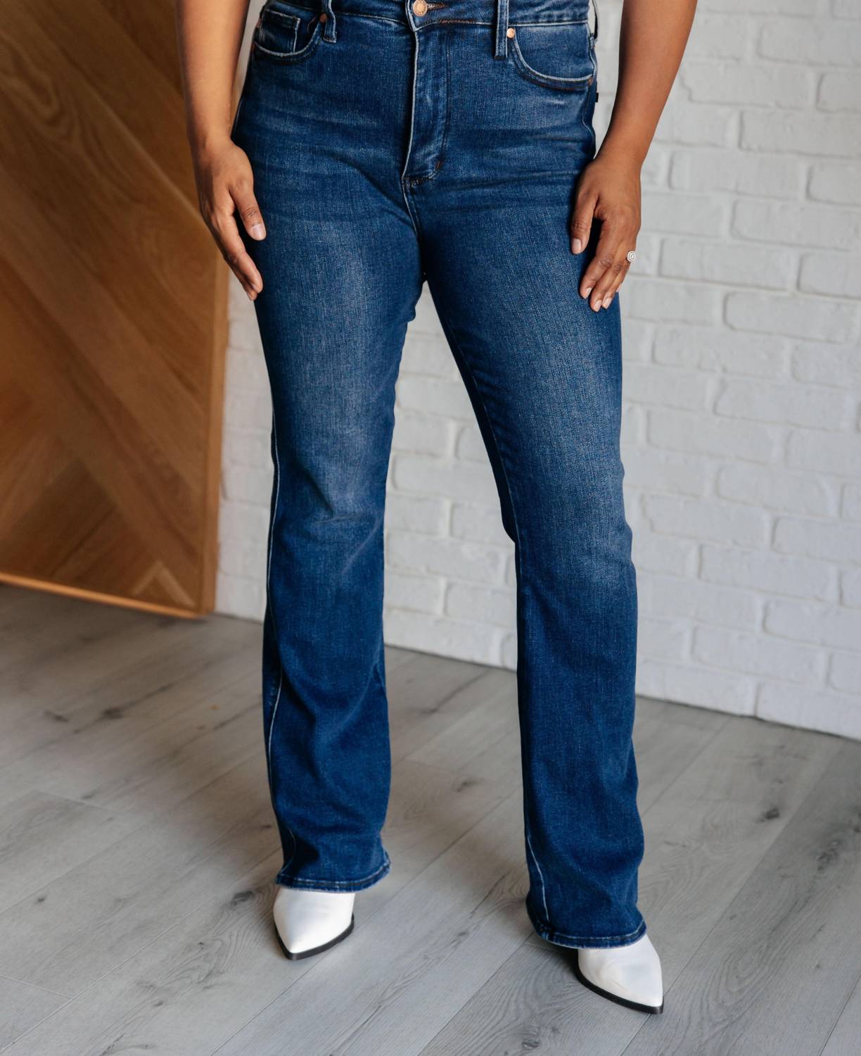 जूडी ब्लू - हाई वेस्ट टमी कंट्रोल बूटकट जीन्स