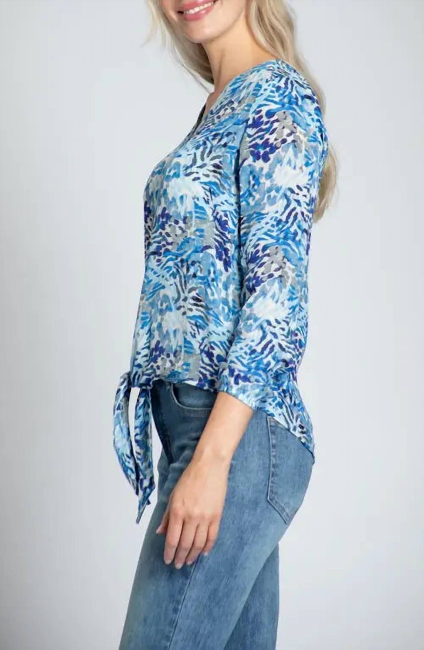 Apny - V-neck Tie Front Top