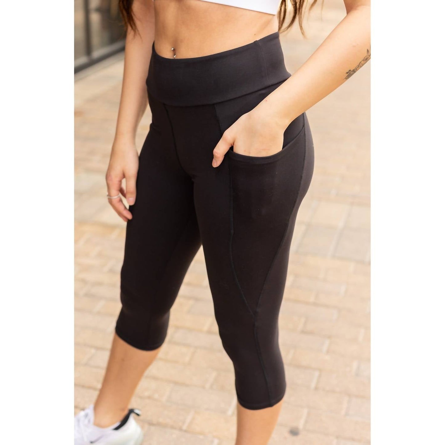 Julia Rose - Sleek Pocket Capri Leggings