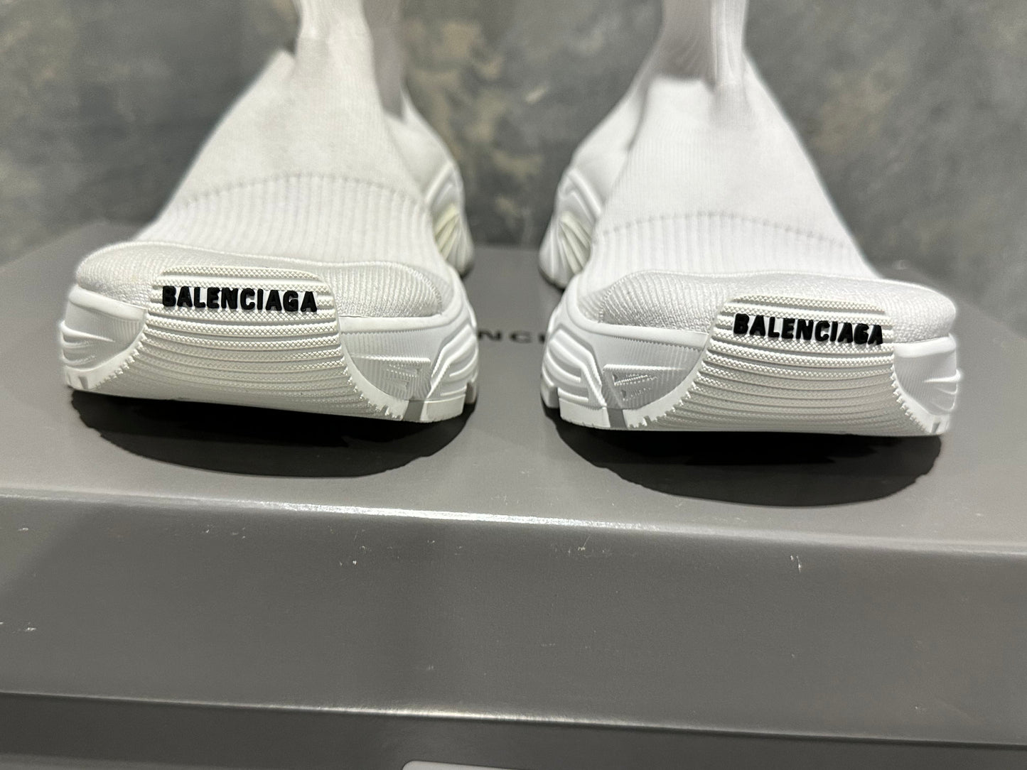 Balenciaga Women's Speed 3.0 निट सॉक स्नीकर्स व्हाइट साइज़ 9