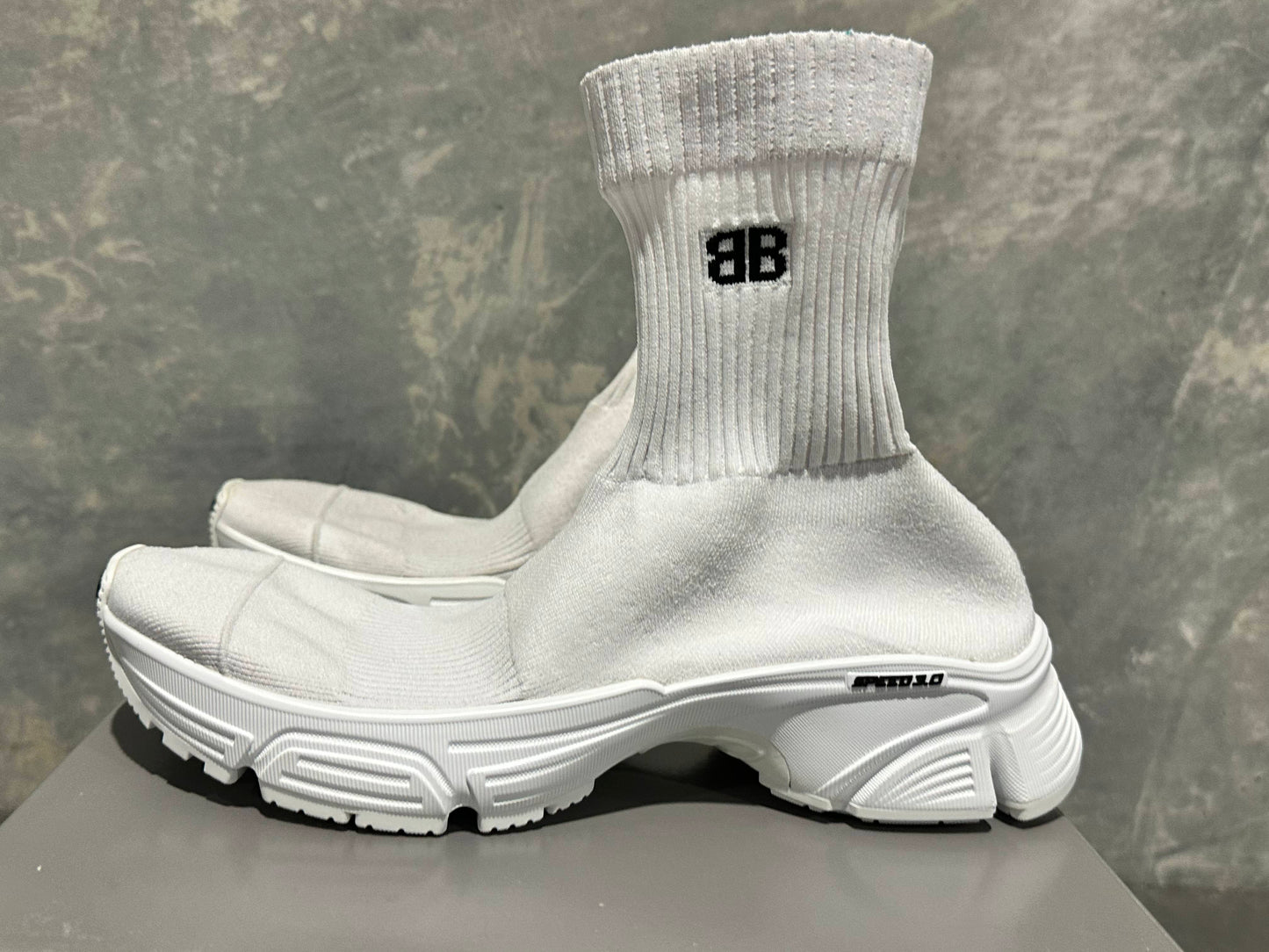 Balenciaga Women's Speed 3.0 निट सॉक स्नीकर्स व्हाइट साइज़ 9