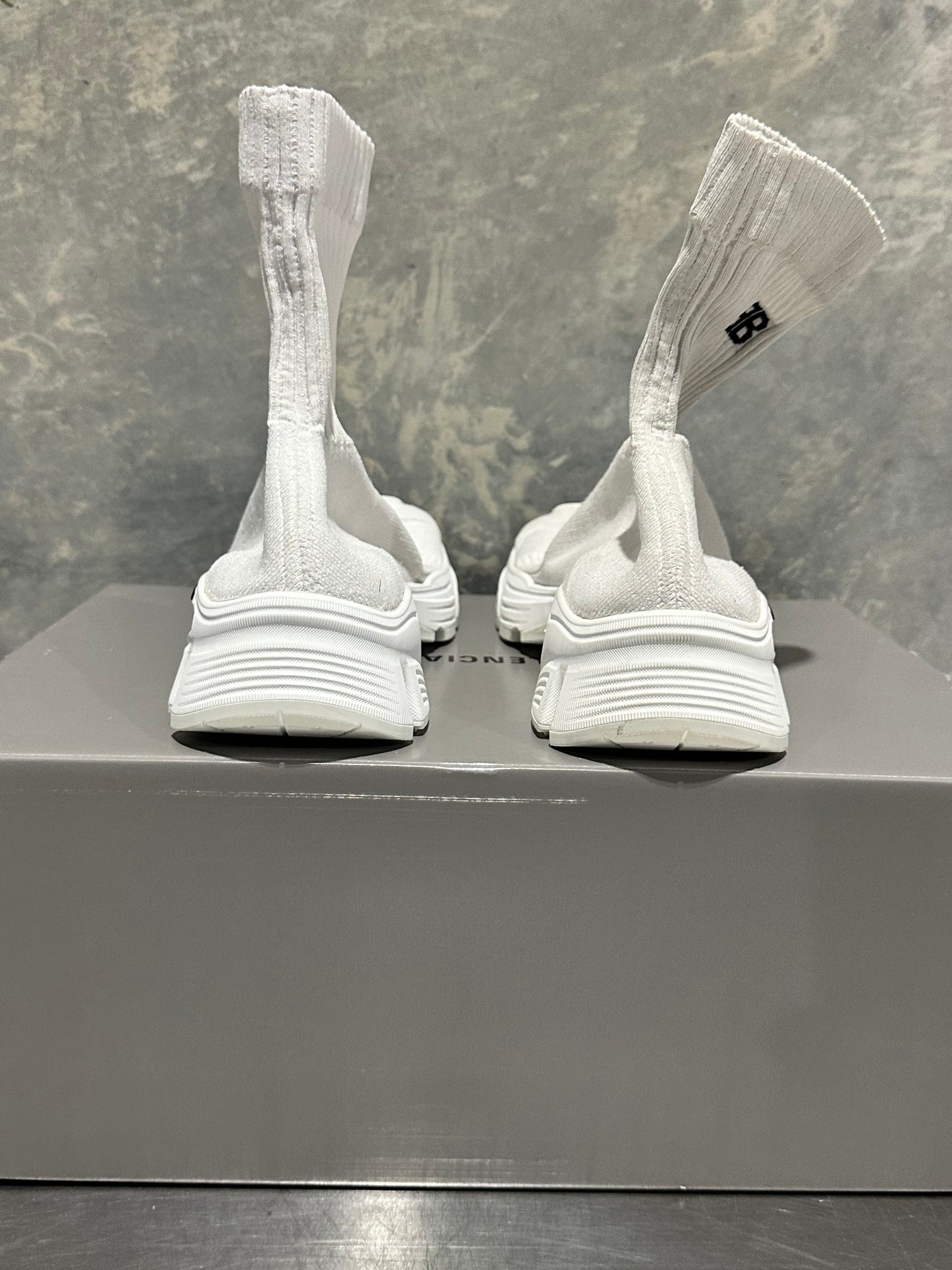 Balenciaga Women's Speed 3.0 निट सॉक स्नीकर्स व्हाइट साइज़ 9