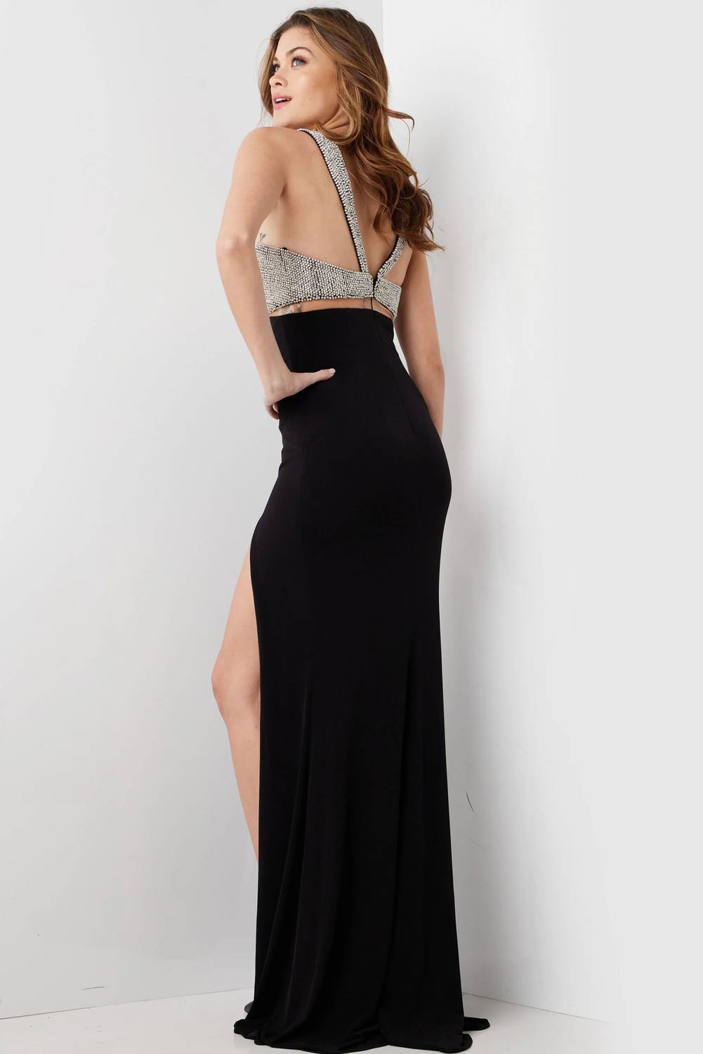 Jovani - Halter Neck Embellished Fitted Dress