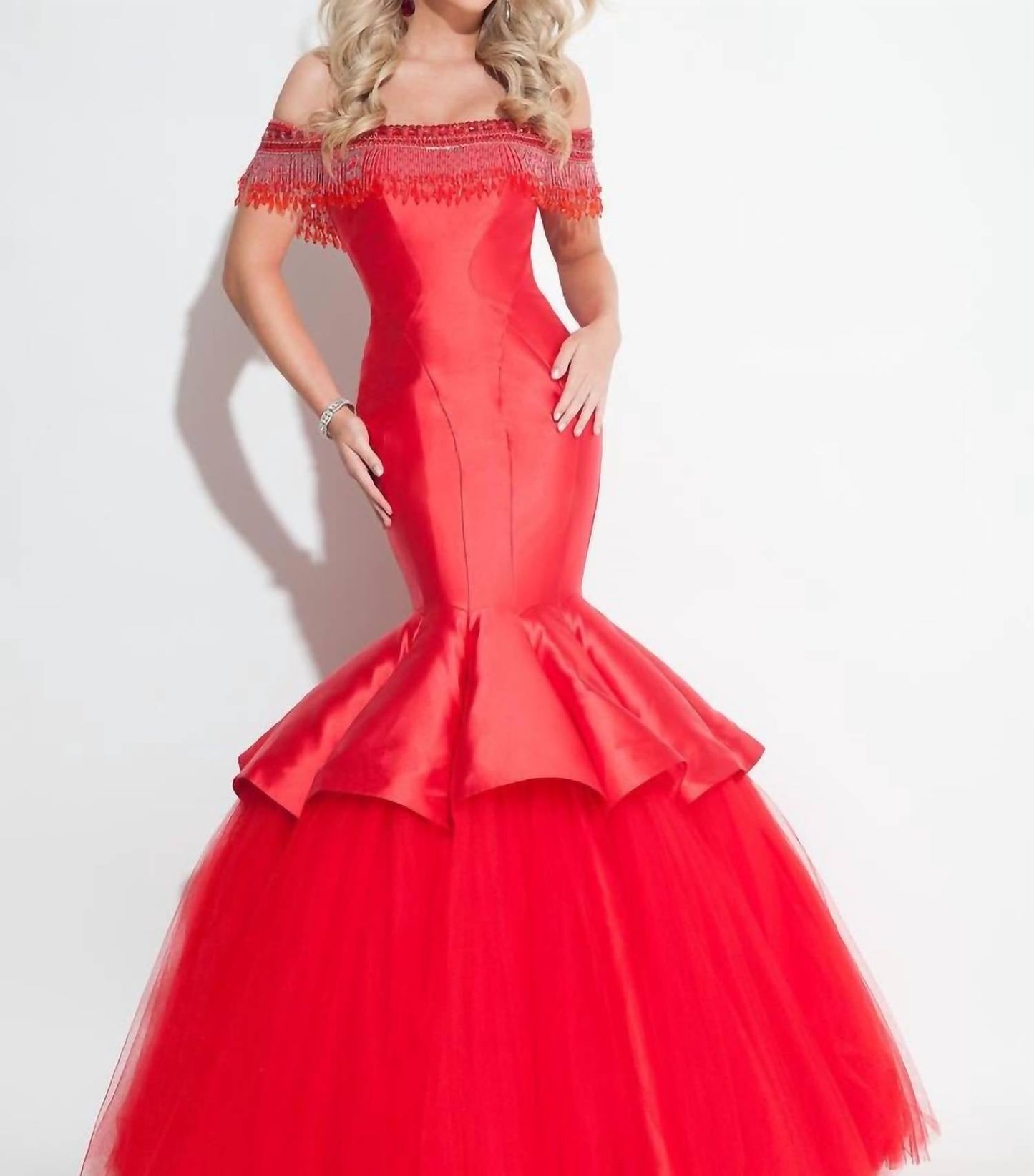 रेचल एलन - सॉफ्ट ट्यूल के साथ बीडेड मिकादो प्रोम गाउन