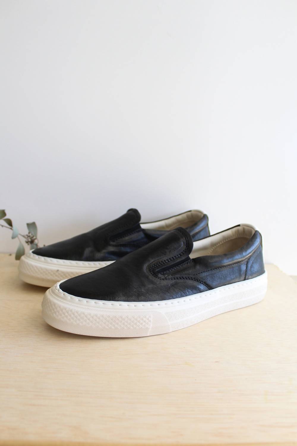 Moma Shoes - Women's Vintage Slip On Shoes