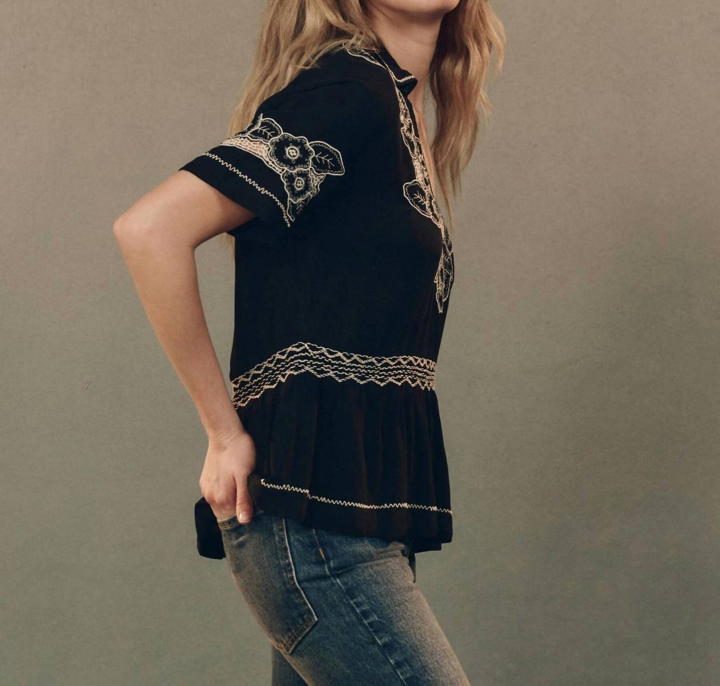 The Great. - Crest V Neck Short Sleeve Top