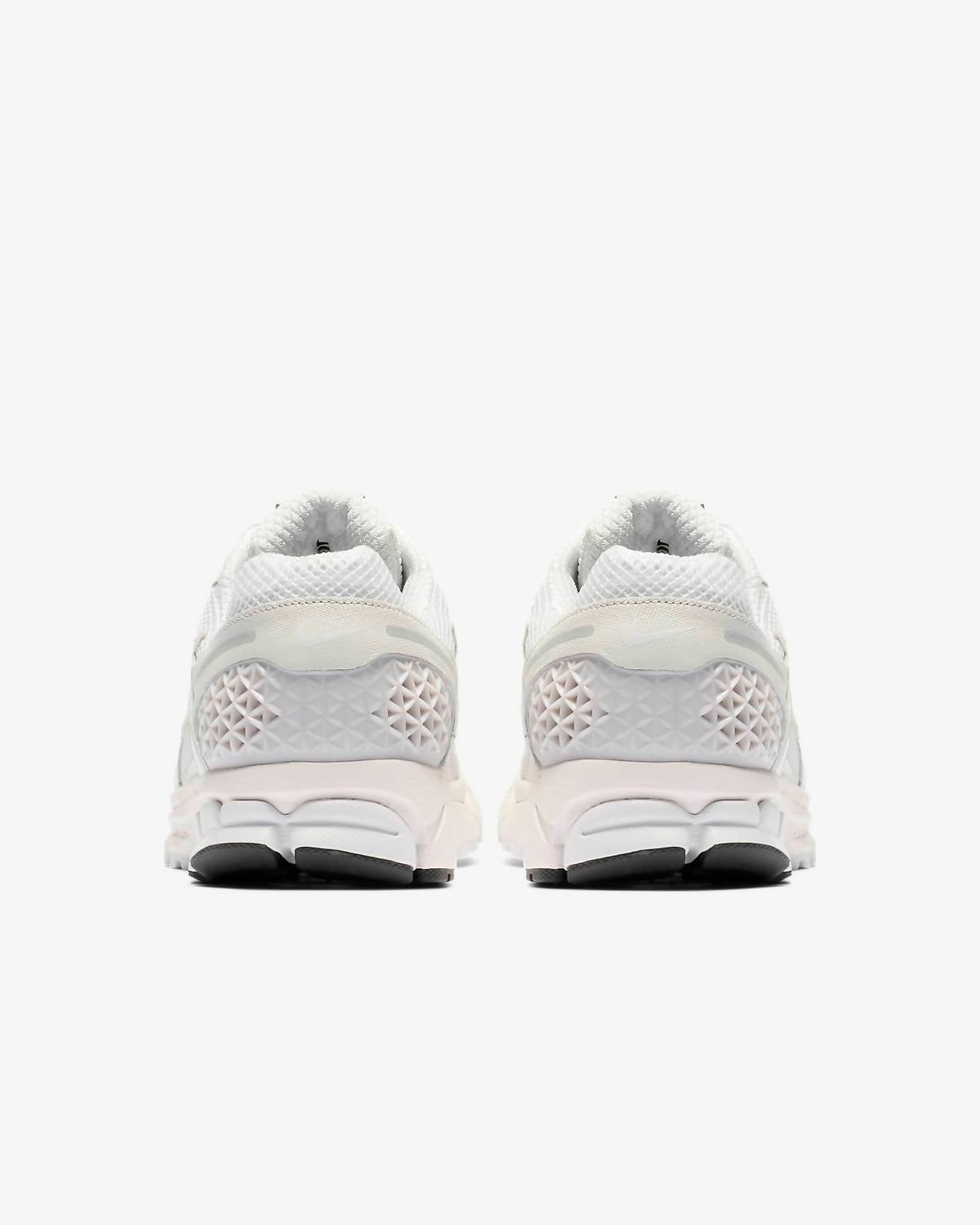 Nike - Men's Zoom Vomero 5 Sneaker