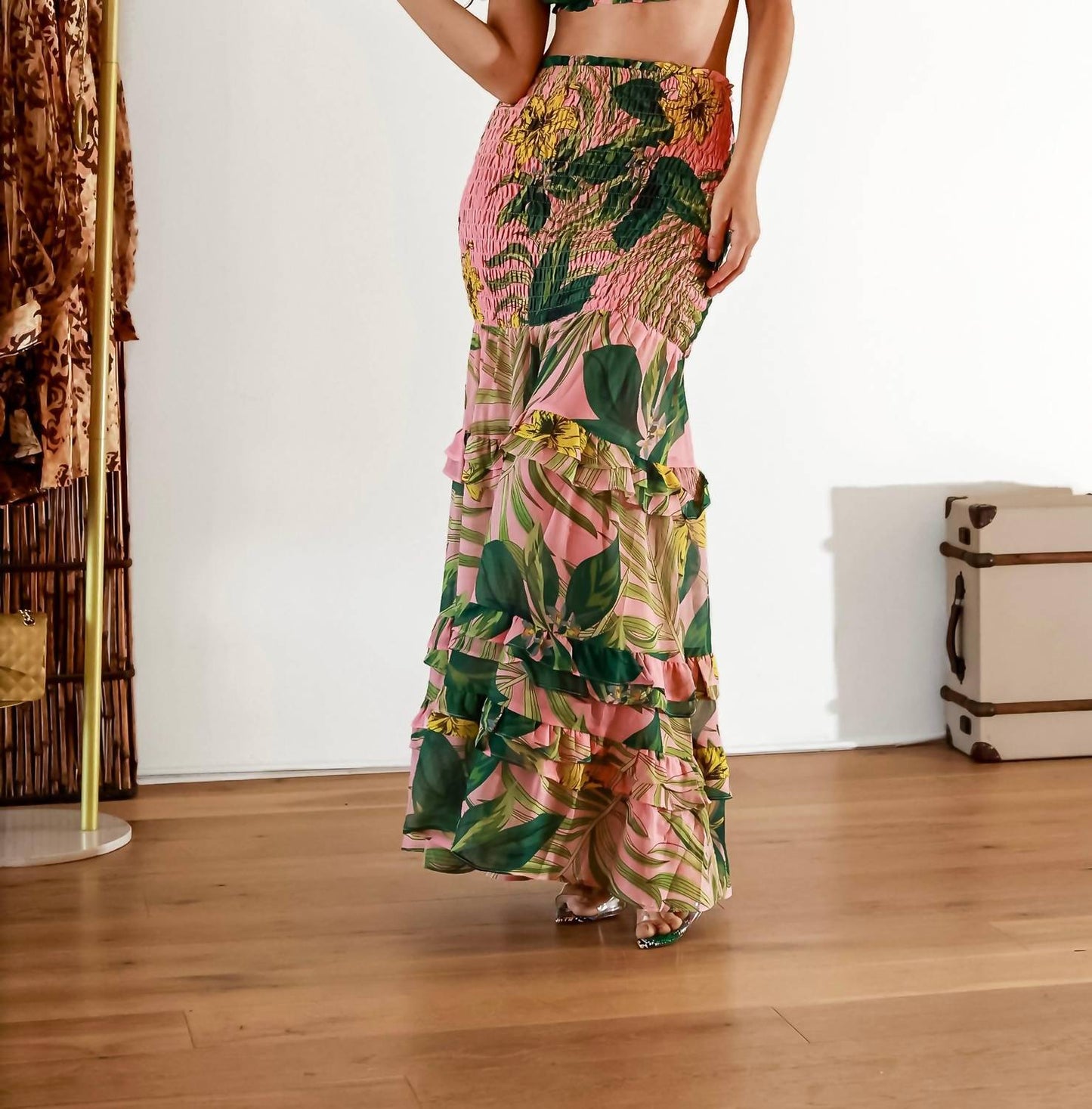 लिटिल सीक्रेट ऑफ माइन - विमेन पिंक पैराडाइस ऑफ शोल्डर स्मॉक्ड रफल मैक्सी स्कर्ट सेट