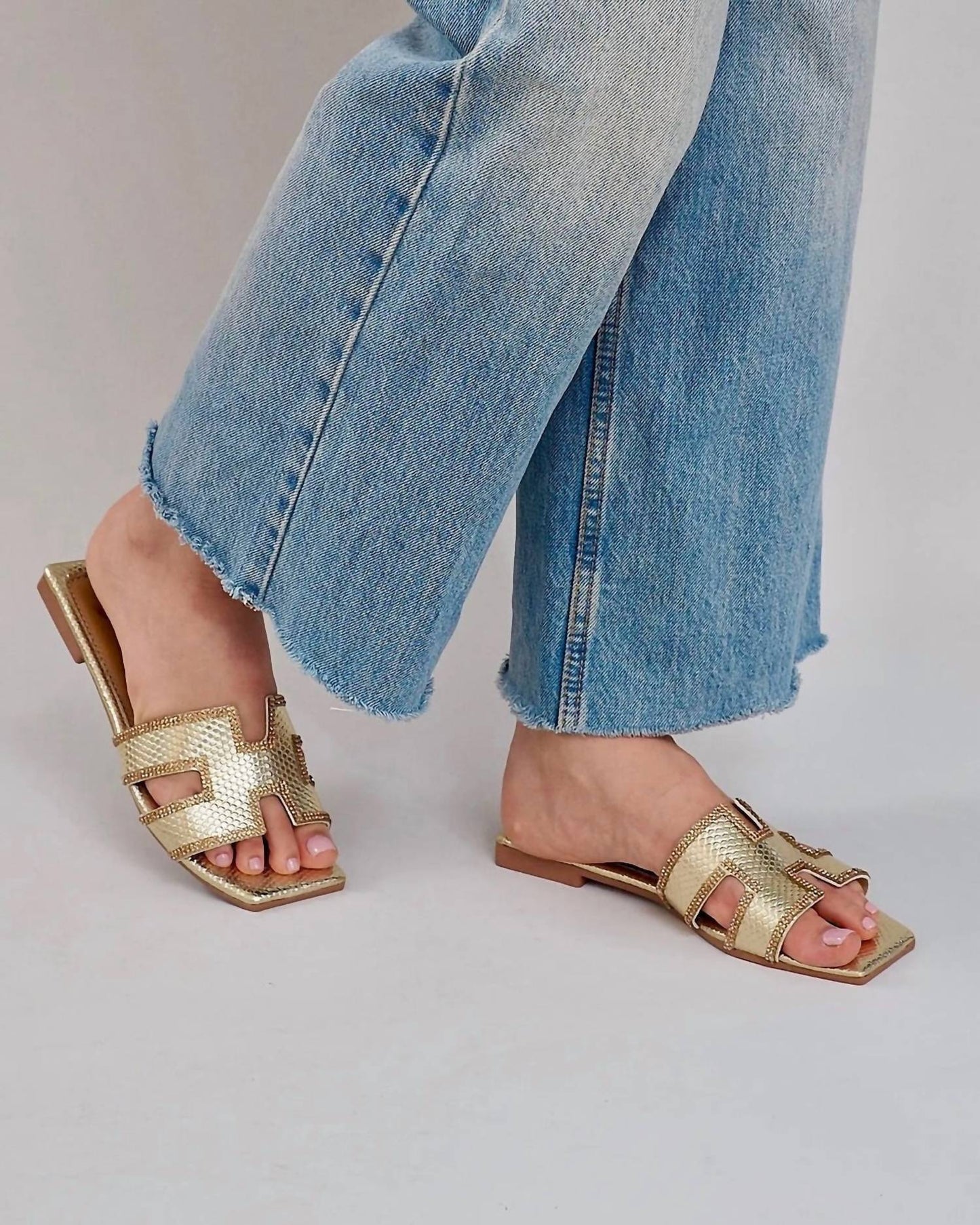Emilia Merz - Women's Dubai H Flats