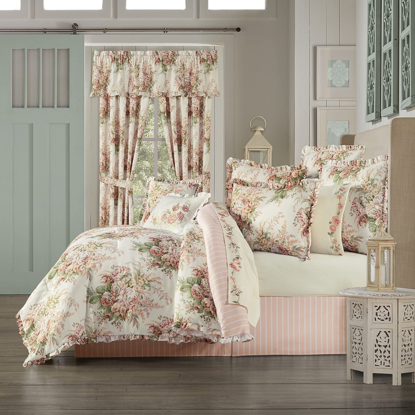 Royal Court Estelle Five Queen Comforter Set - Coral