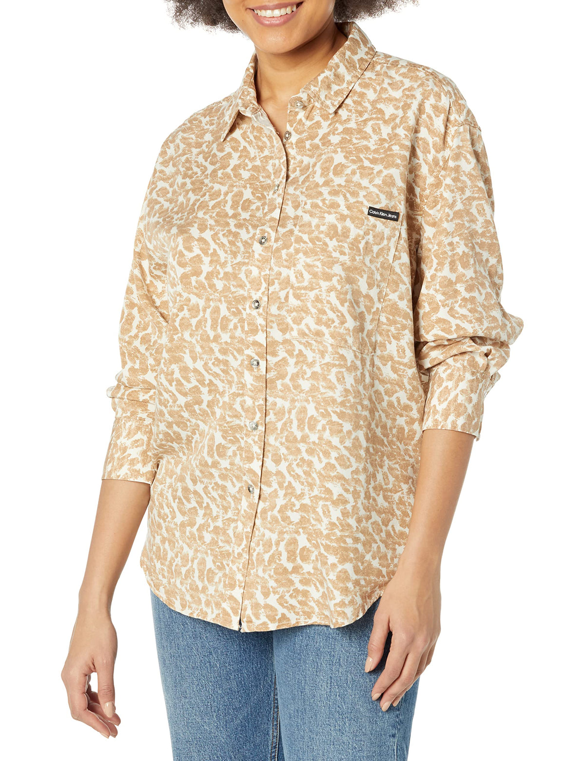 Calvin Klein Women Everyday Scanned Animal Long Sleeve Boyfrined Fit Shirt, Chalk, Large