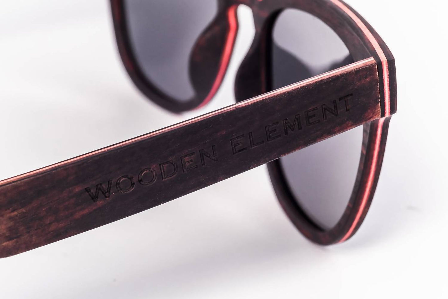 Wooden Element - महिलाओं का स्कारलेट वुडेन धूप का चश्मा