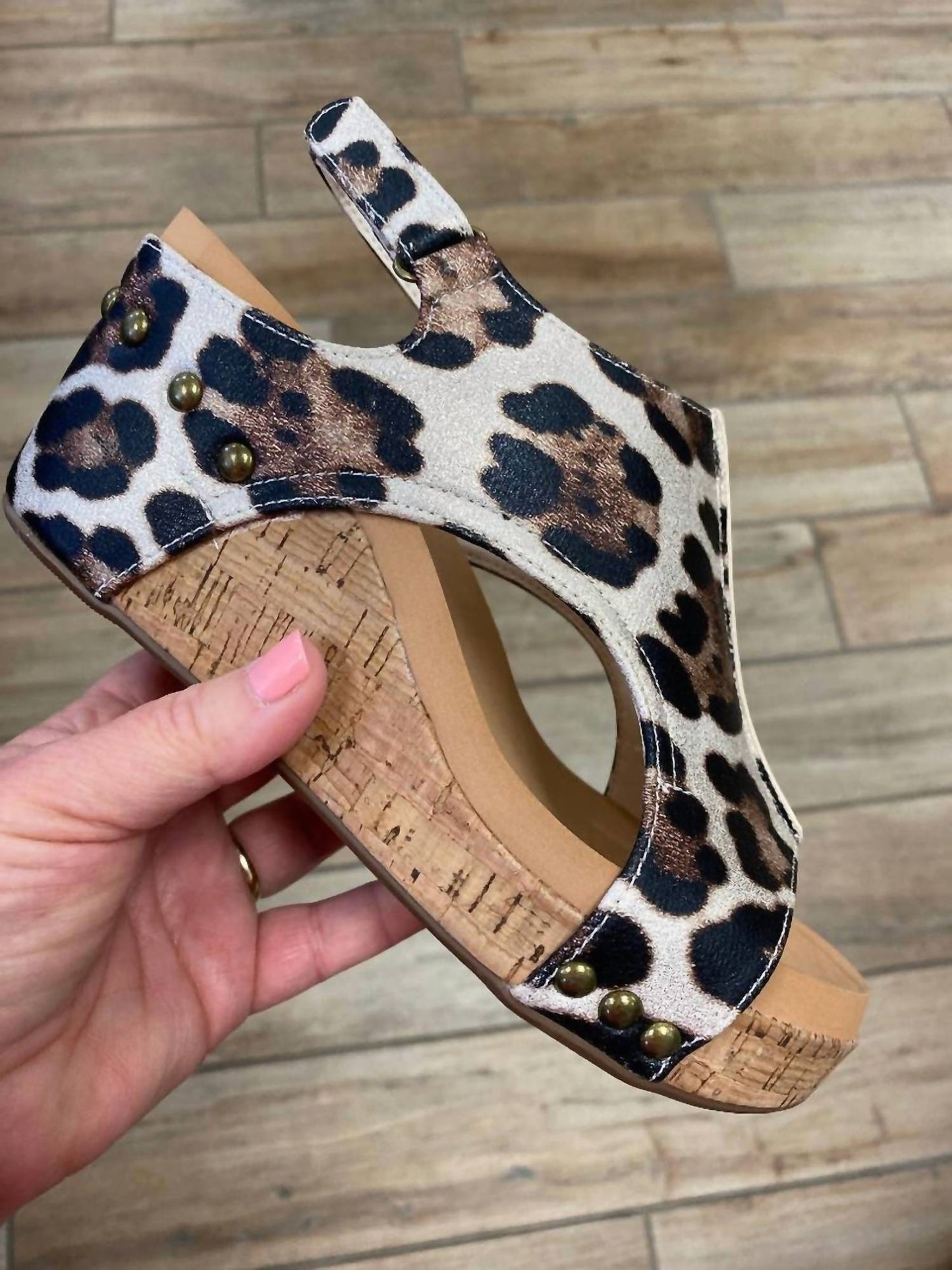Corkys Footwear - महिलाओं के कार्ले वेज सैंडल