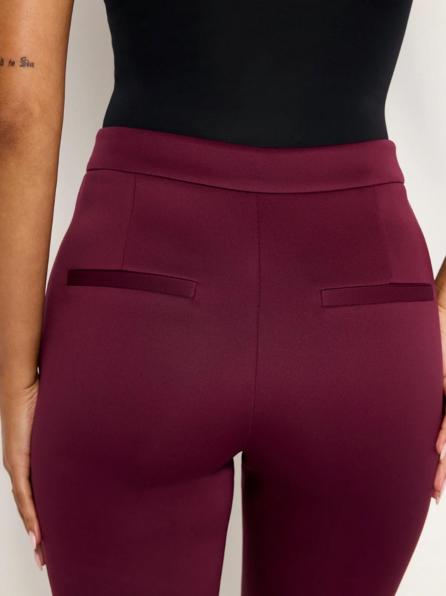 Good American - Scuba Cropped Straight Trousers