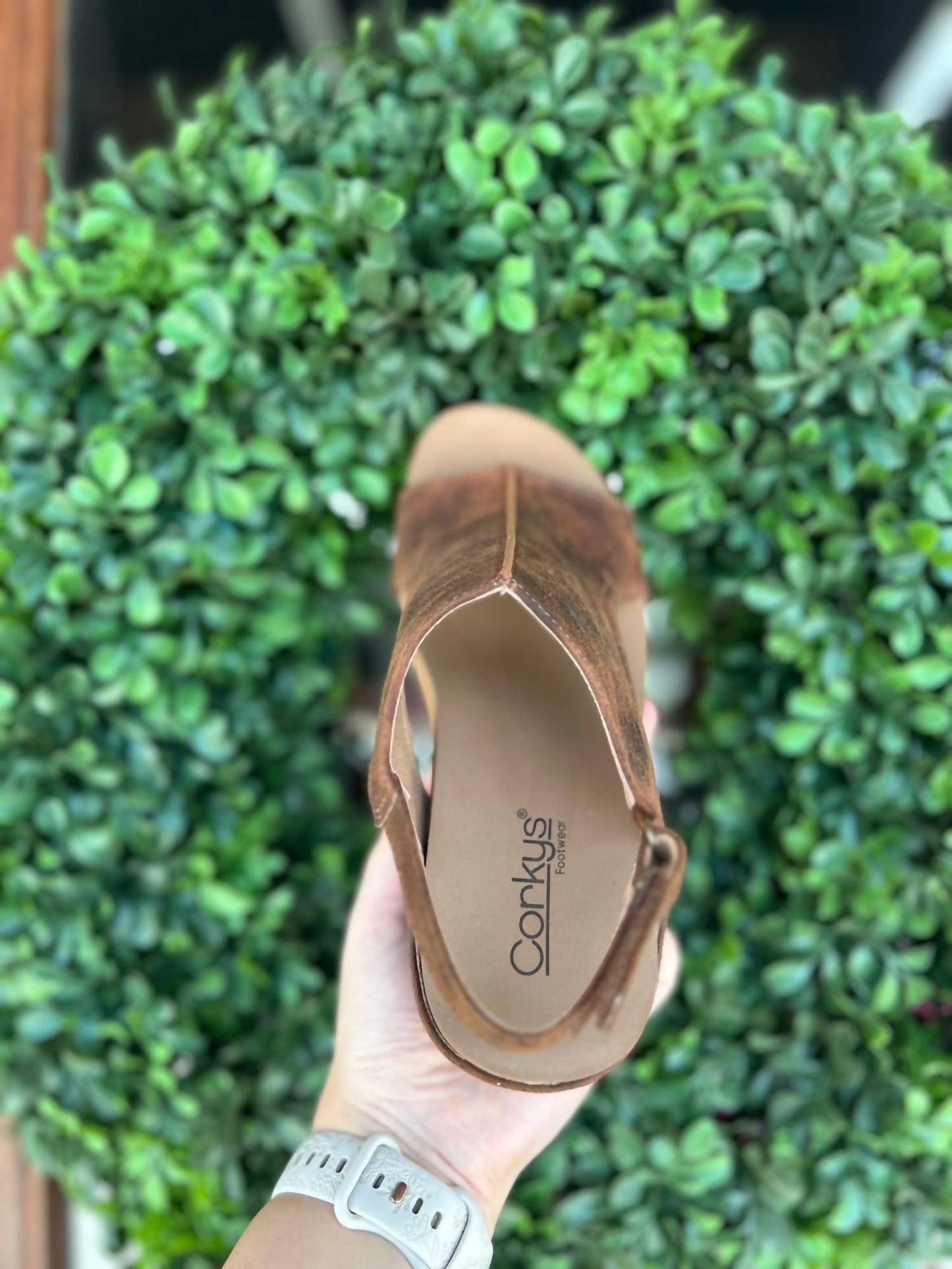 Corkys Footwear - महिलाओं के कार्ले वेज सैंडल