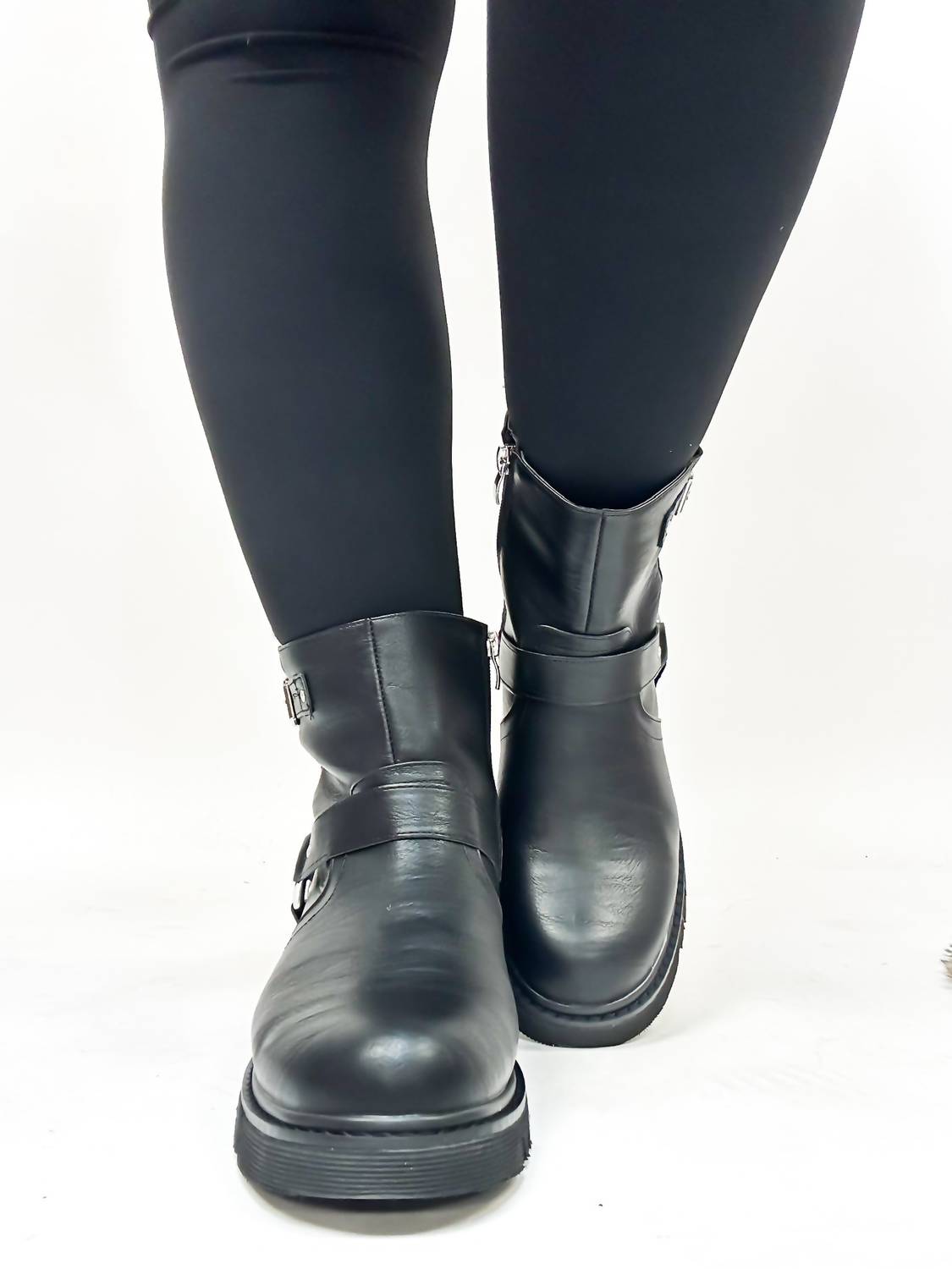 कॉर्मे फुटवियर - महिलाओं के पिक ऑफ द पैच बूट्स