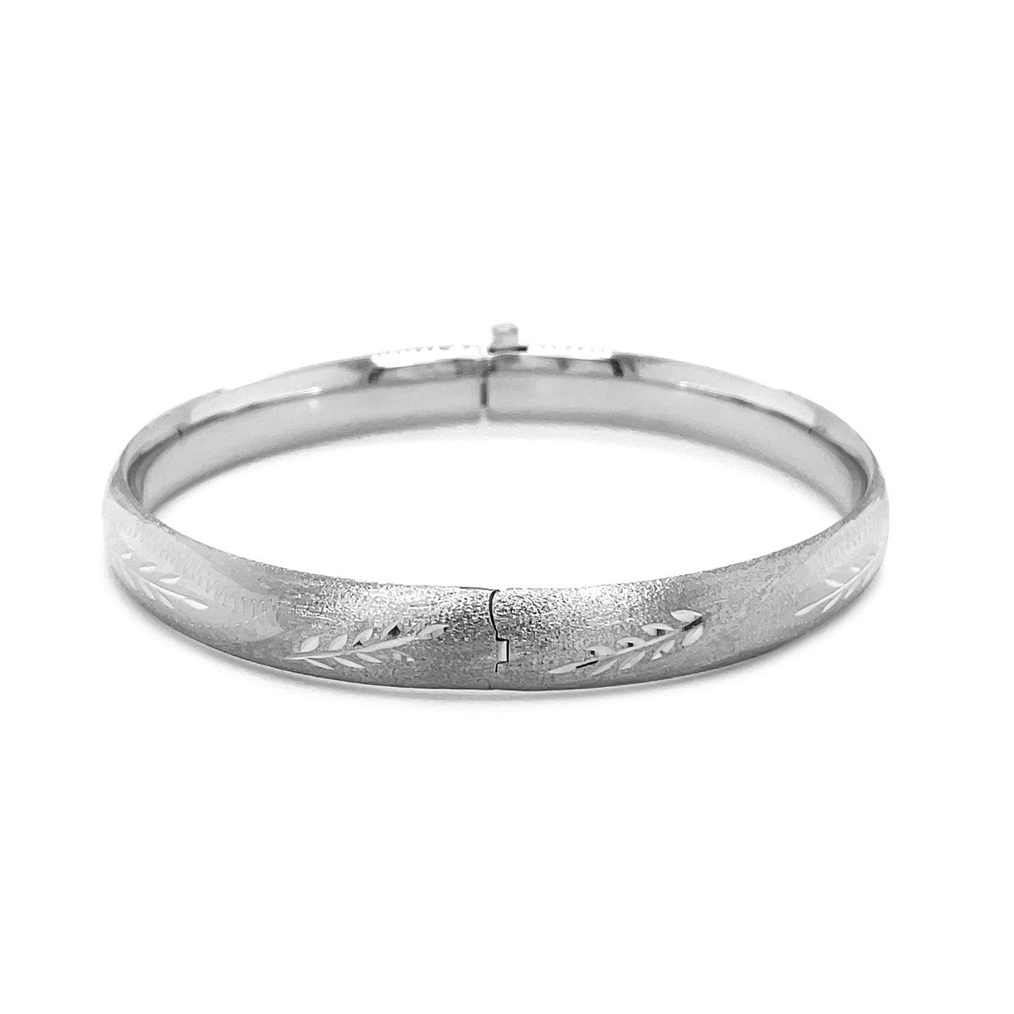 14k व्हाइट गोल्ड में क्लासिक फ्लोरल नक्काशीदार बैंगल (8.0mm)