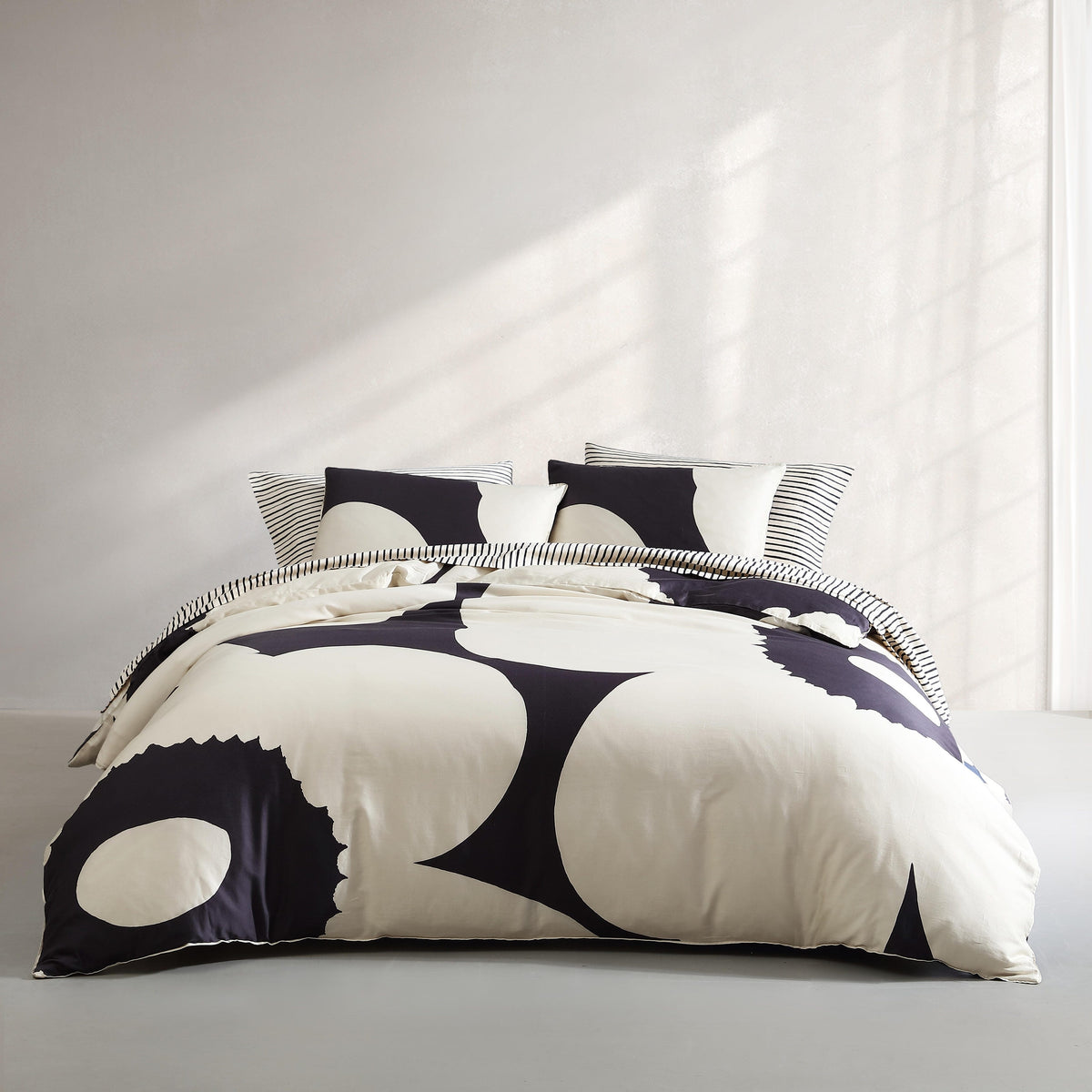 Marimekko Iso Unikko Charcoal Cotton Duvet Cover Set