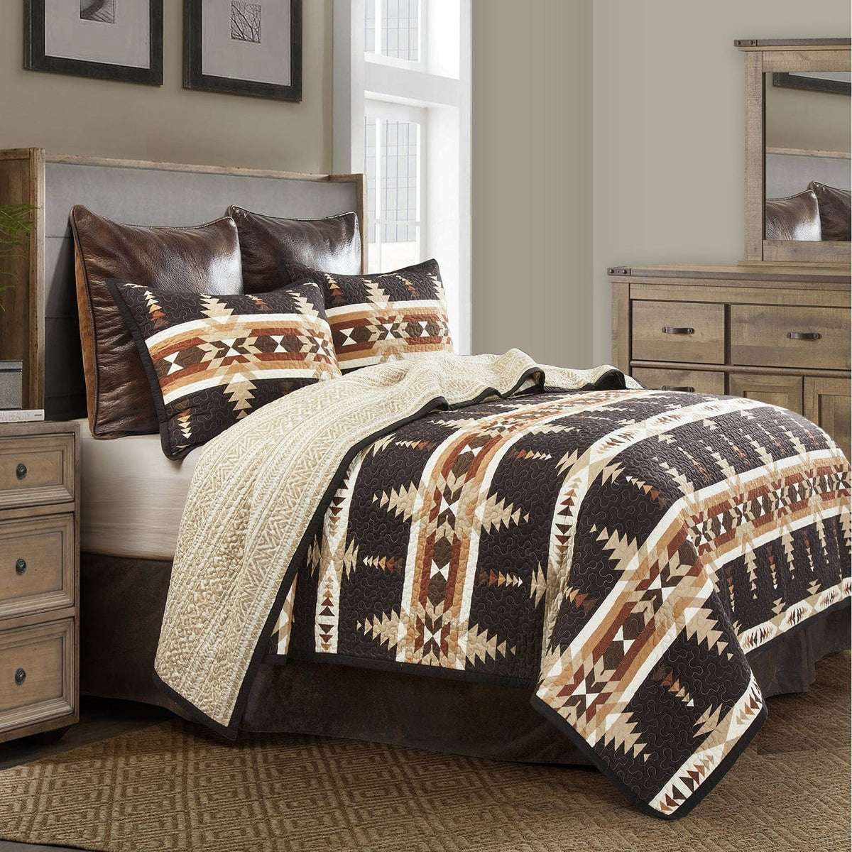 Paseo Road Yosemite Southwestern Aztec Reversible Quilt Set with Pillow Shams
