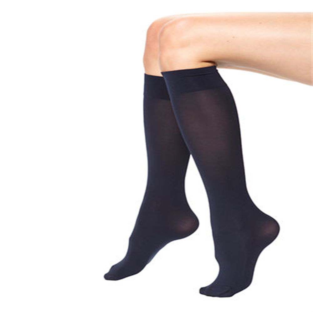 Hue Women's Soft Opaque Knee High Size M/L