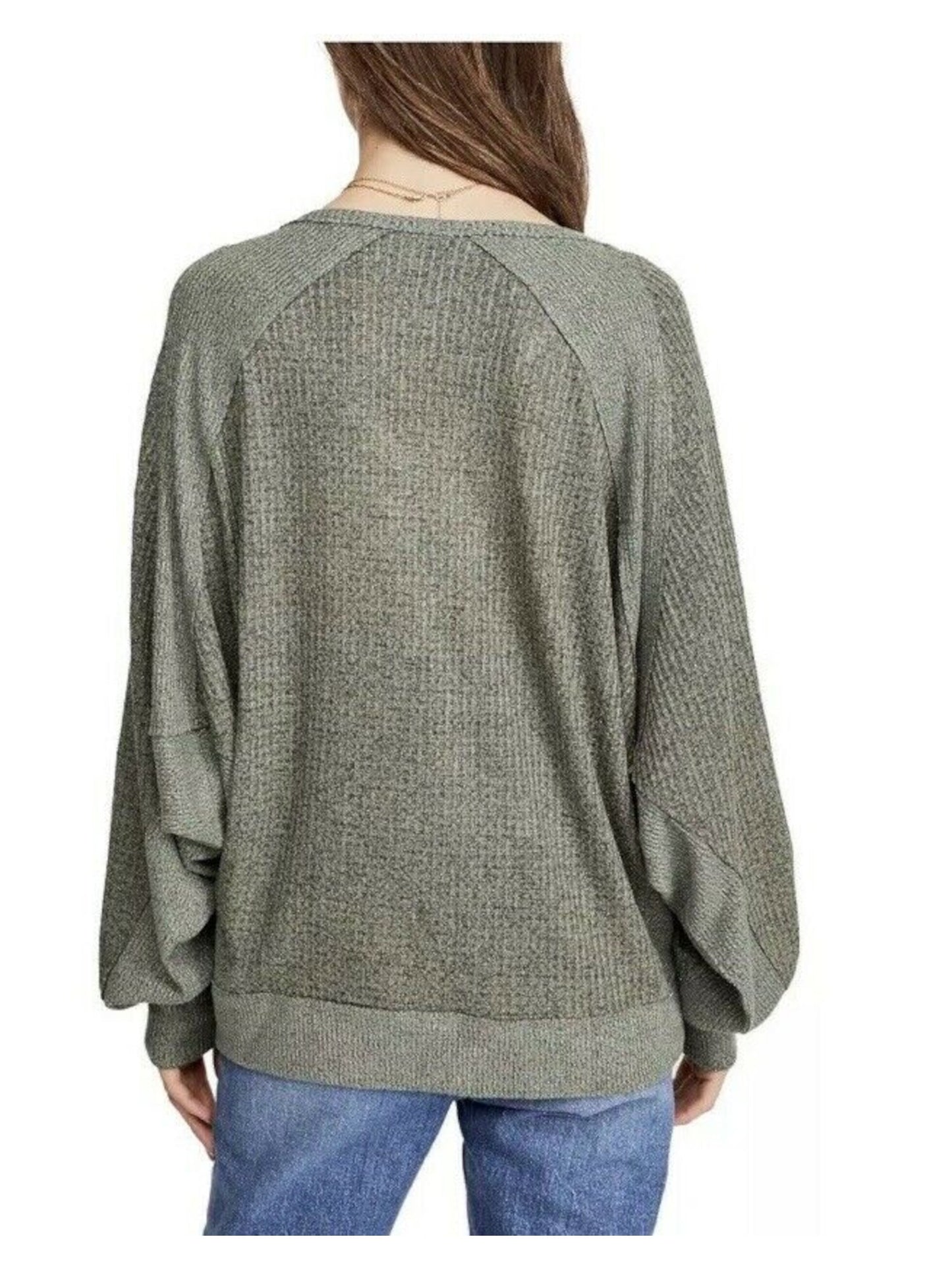 Free People महिलाओं के लिए लंबी बाजू वाली वी नेक टॉप हरा रंग, साइज एक्स्ट्रा-स्मॉल