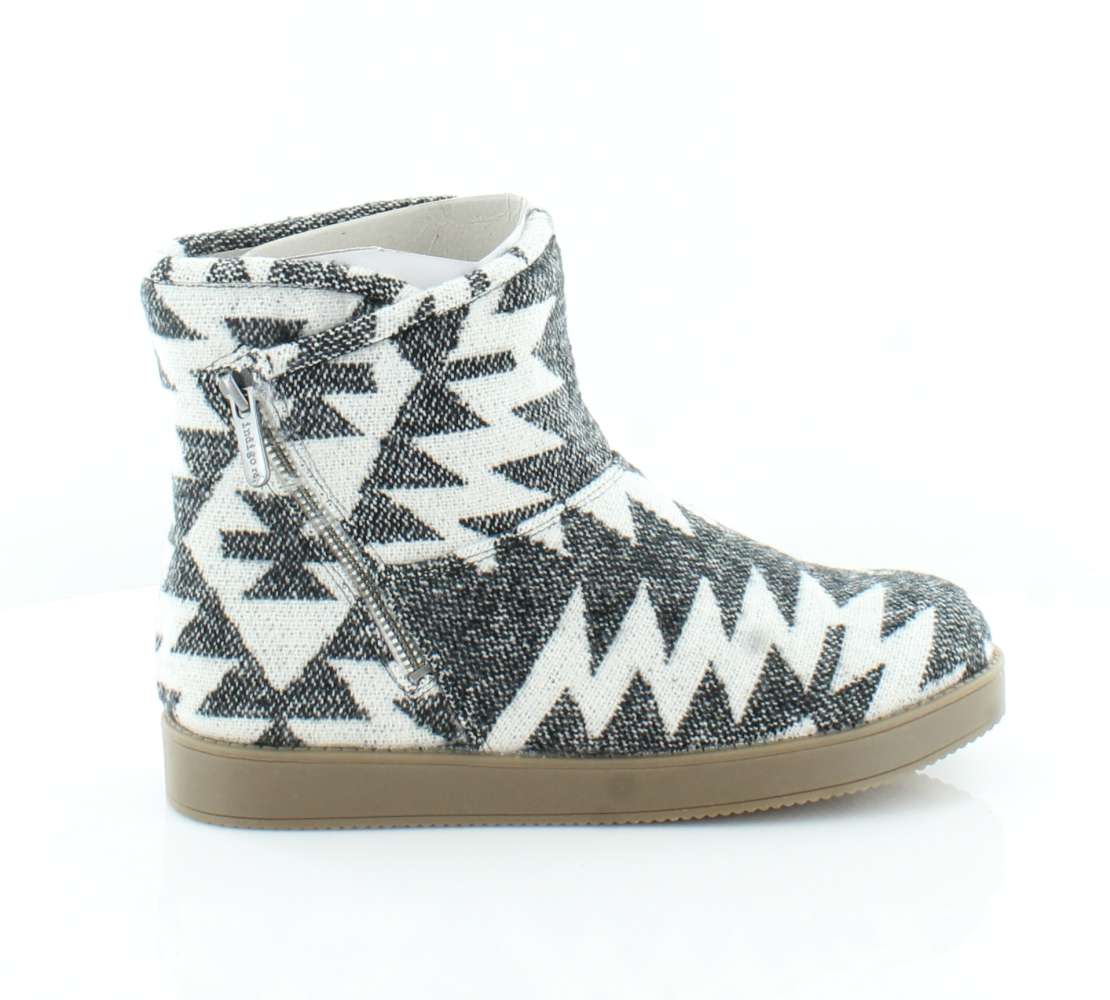 Indigo Rd. Women's Ashley Faux Fur Closed Toe Ankle Fashion Boots White Size 5.5 M