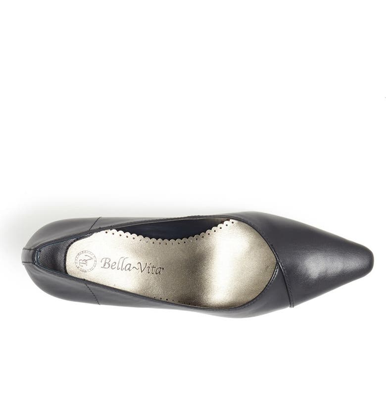 Bella Vita Women's Wow Kitten Heel Pump Black Size 8 N