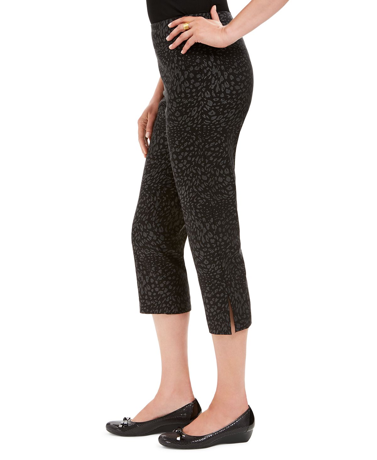 JM Collection Women's Printed Tummy-Control Capris Black Size M