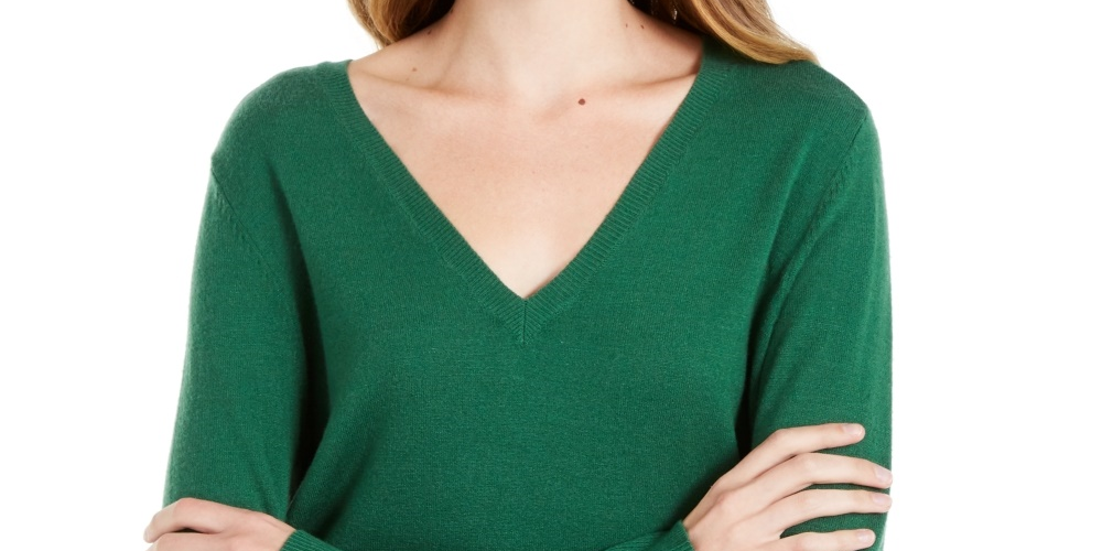 Maison Women's Jules V Neck Sweater Green Size Medium