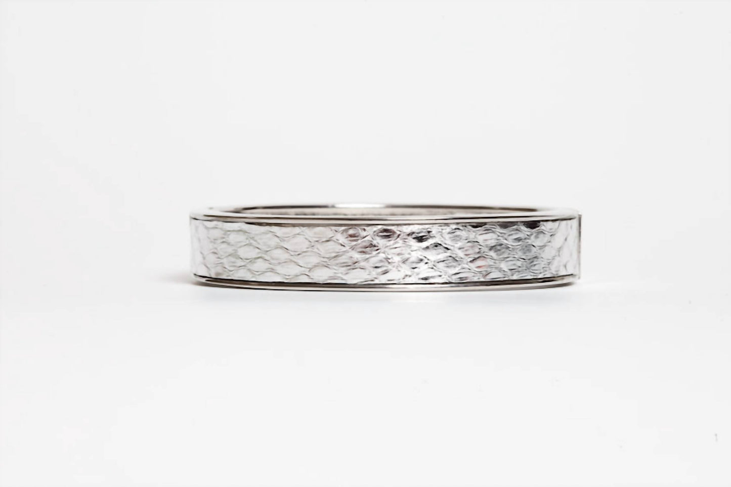 Avenue Chic - Women's Genuine Leather Circle Hinge Bracelet
