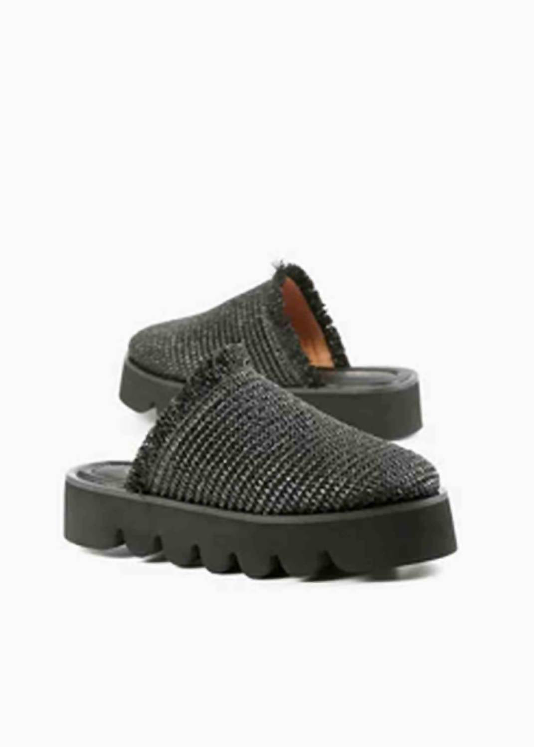 All Black - Women's Raffia Round Lugg Mule