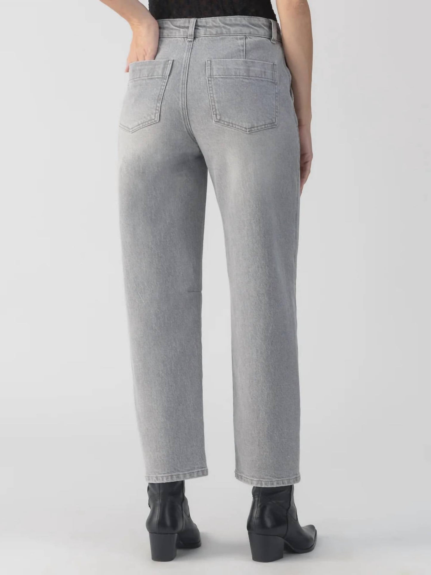 सैंक्चुअरी - अलवारो जीन्स