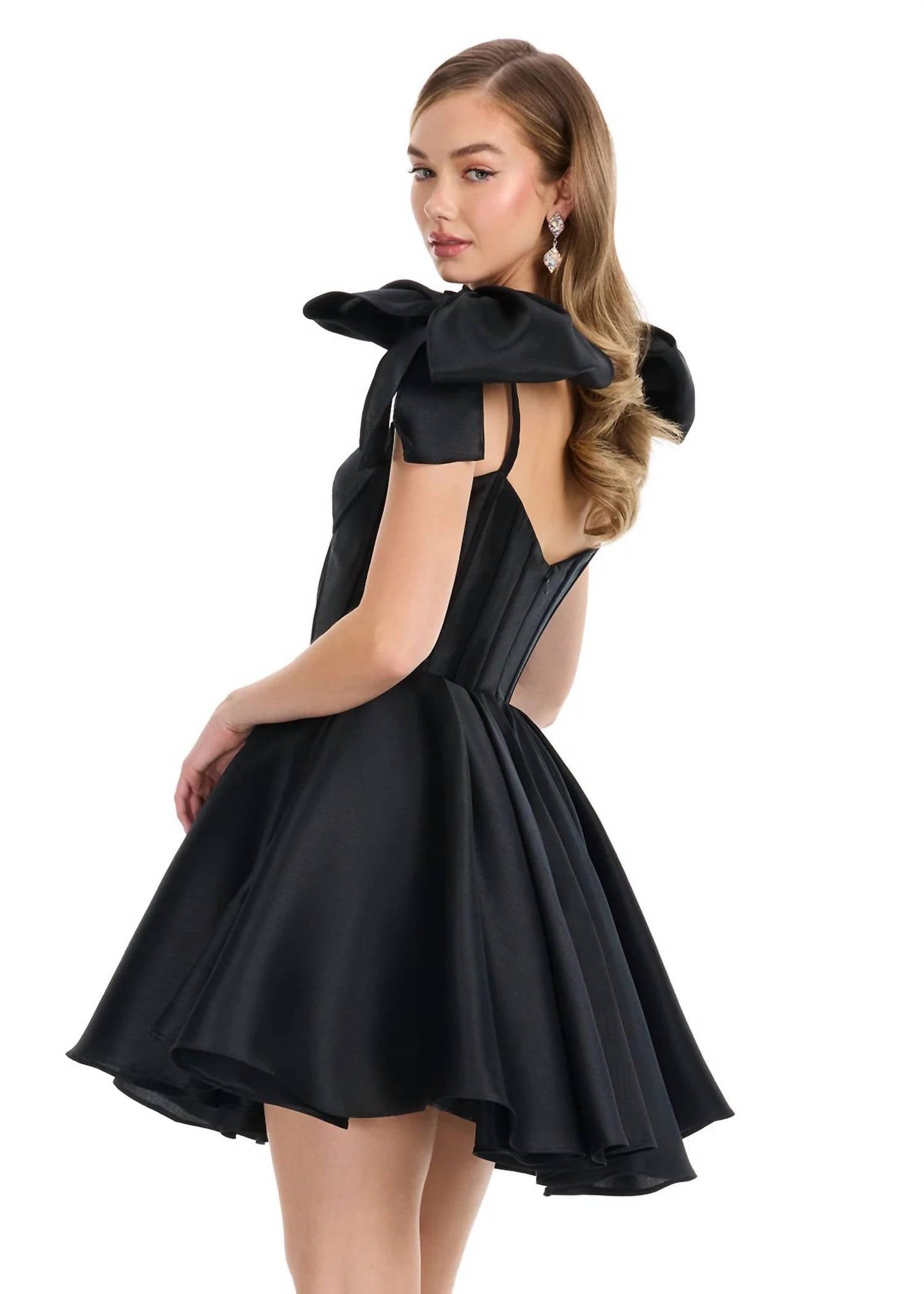 Ashleylauren - Sweetheart Neckline Mini Dress