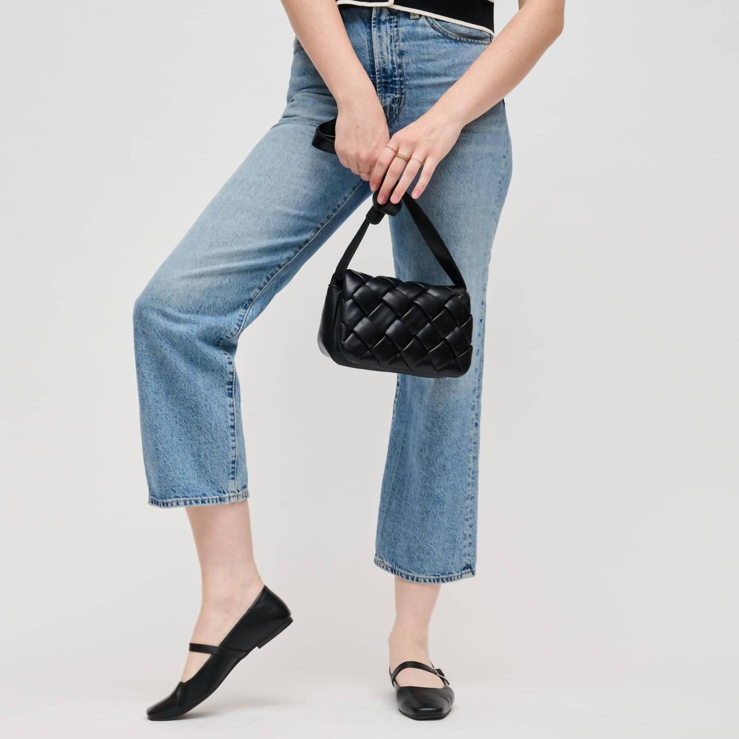Urban Expressions - Daphne Woven Crossbody
