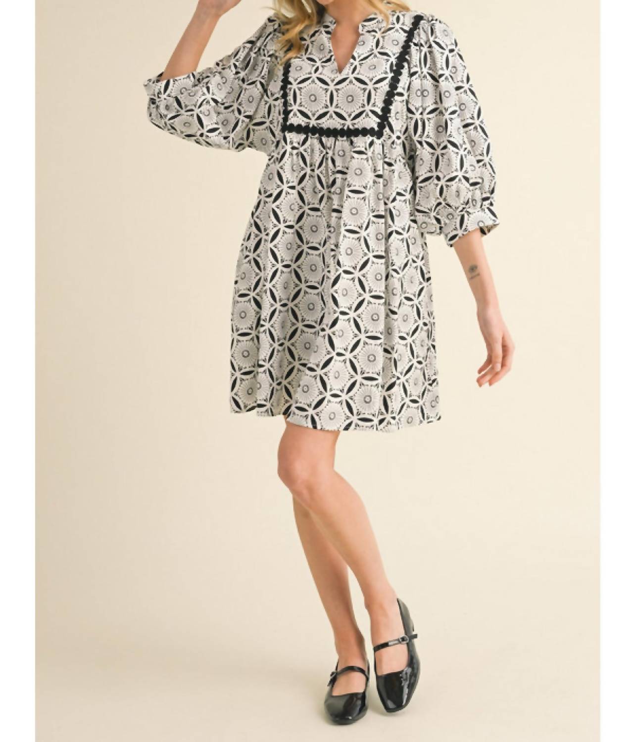 Jodifl - Floral Sketch Geometric Print Dress