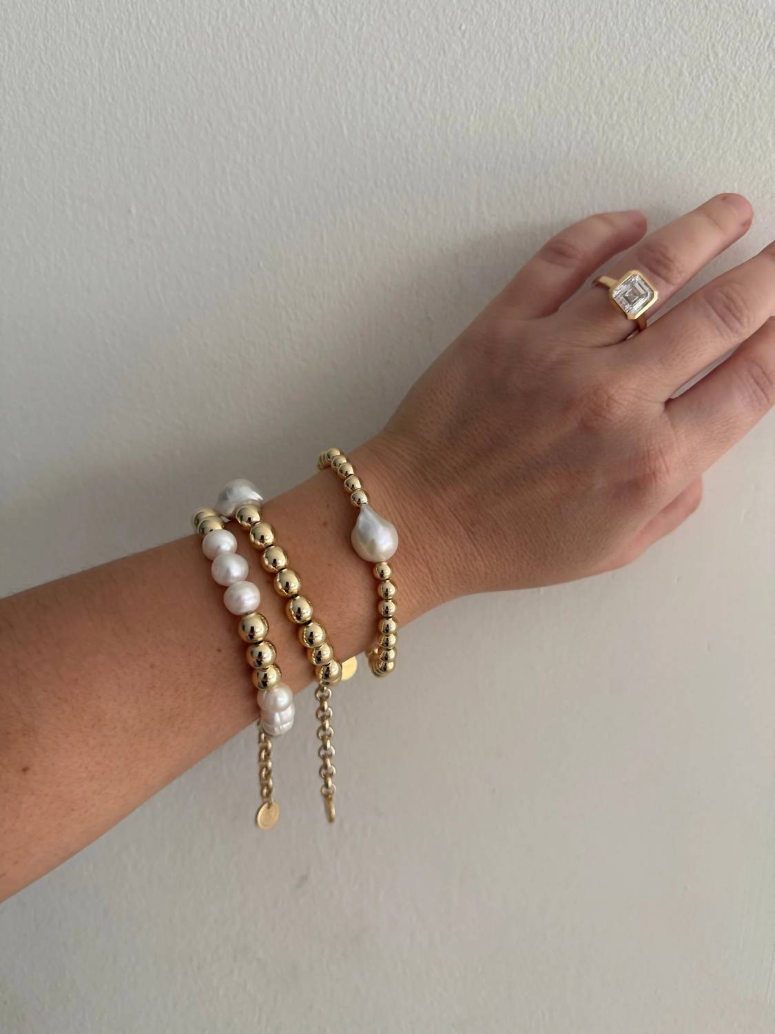 Eklexic - Women's Poppy Horizontal Pearl And Bead Bracelet