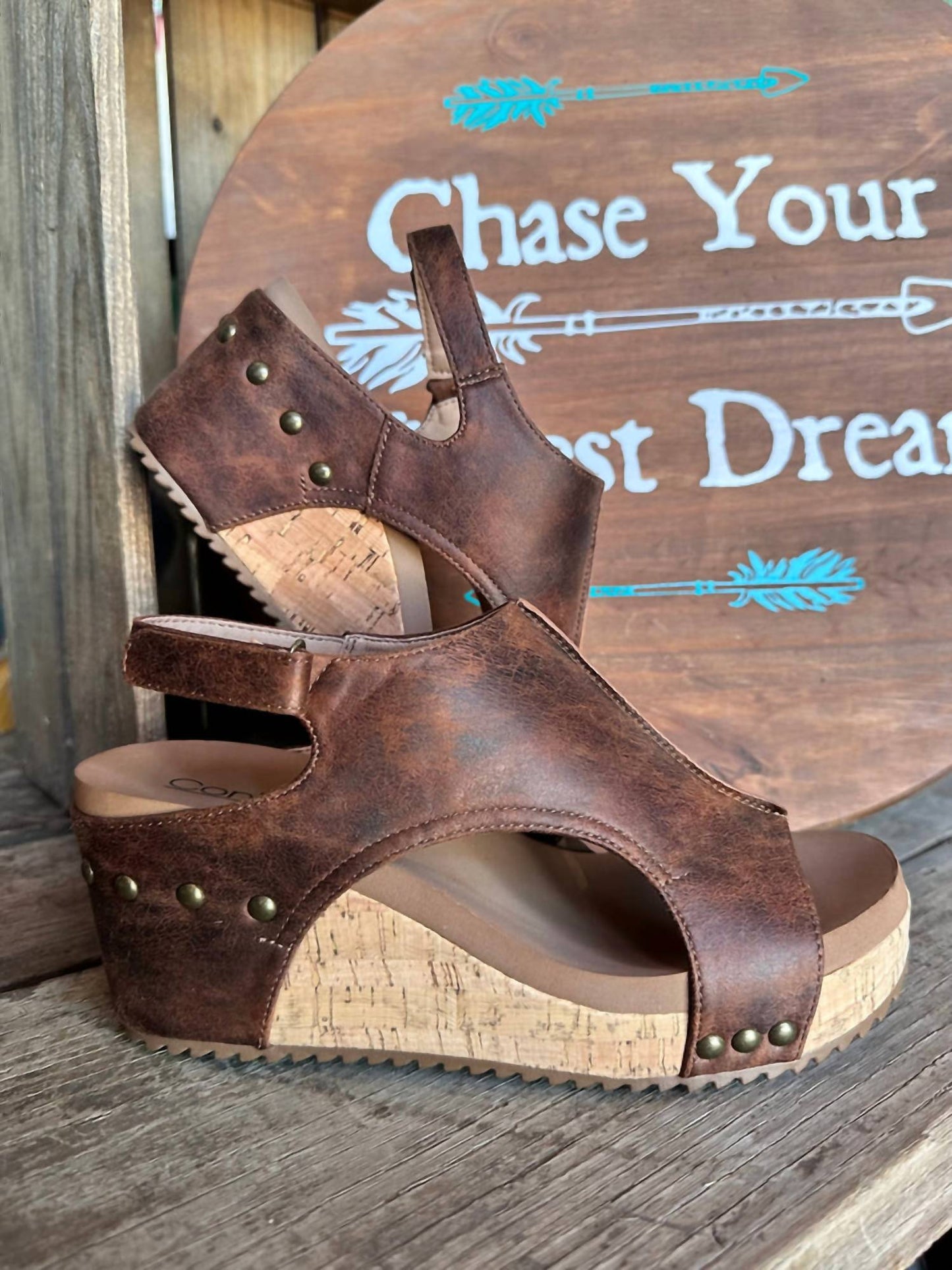 Corkys Footwear - महिलाओं के कार्ले वेज सैंडल