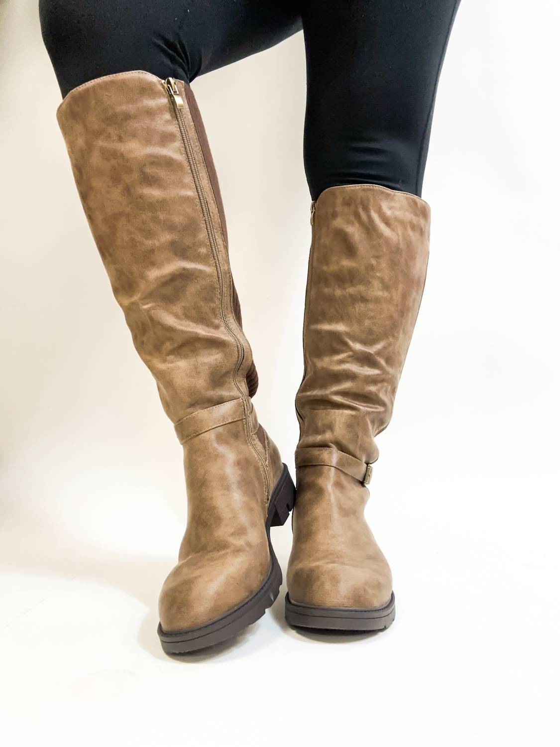 Corkys Footwear - महिलाओं के हे देयर बूट्स चौड़ी पिंडलियों के अनुकूल