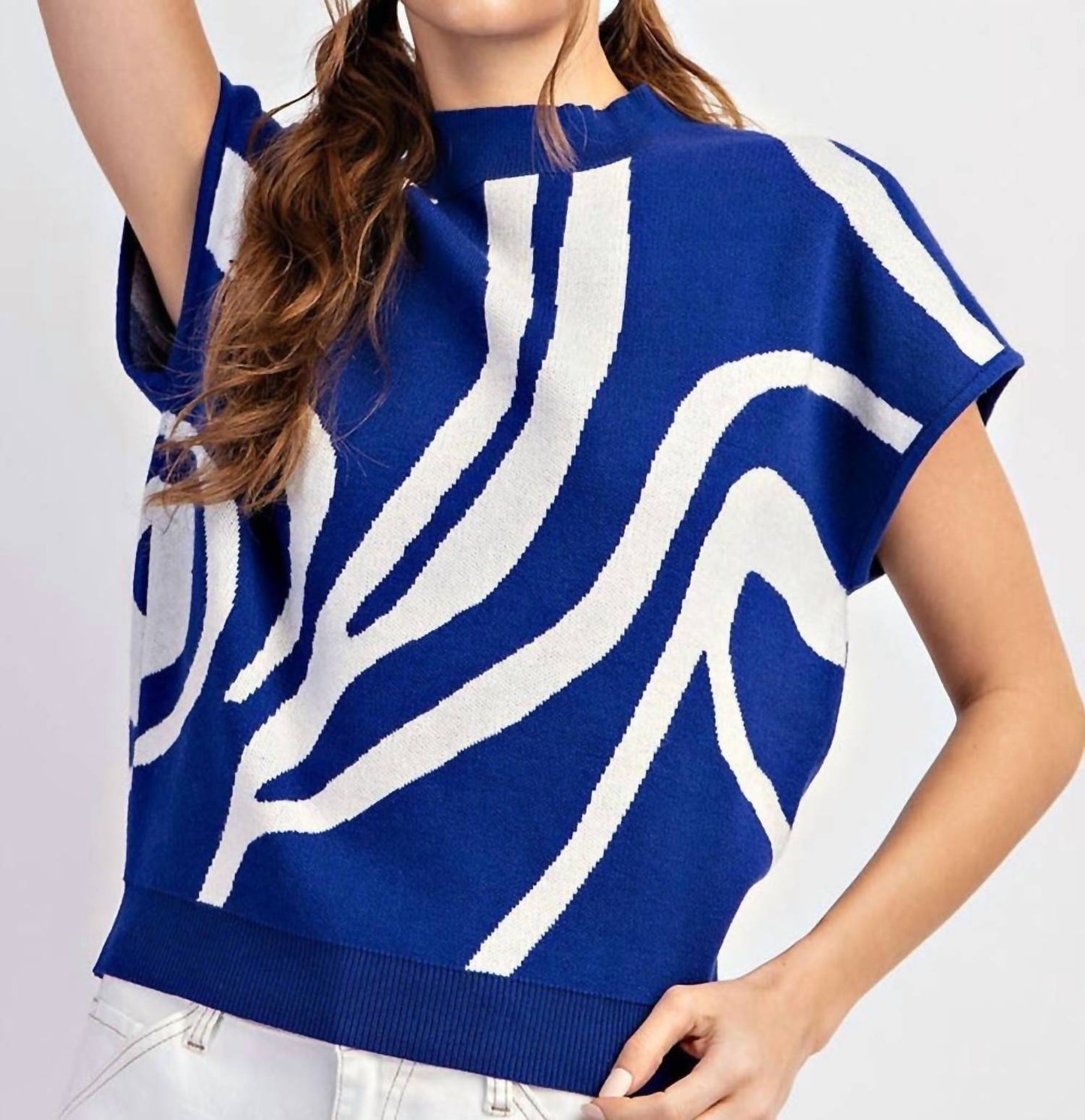 Ee:Some - Simplistic Swirl Mock Neck Top