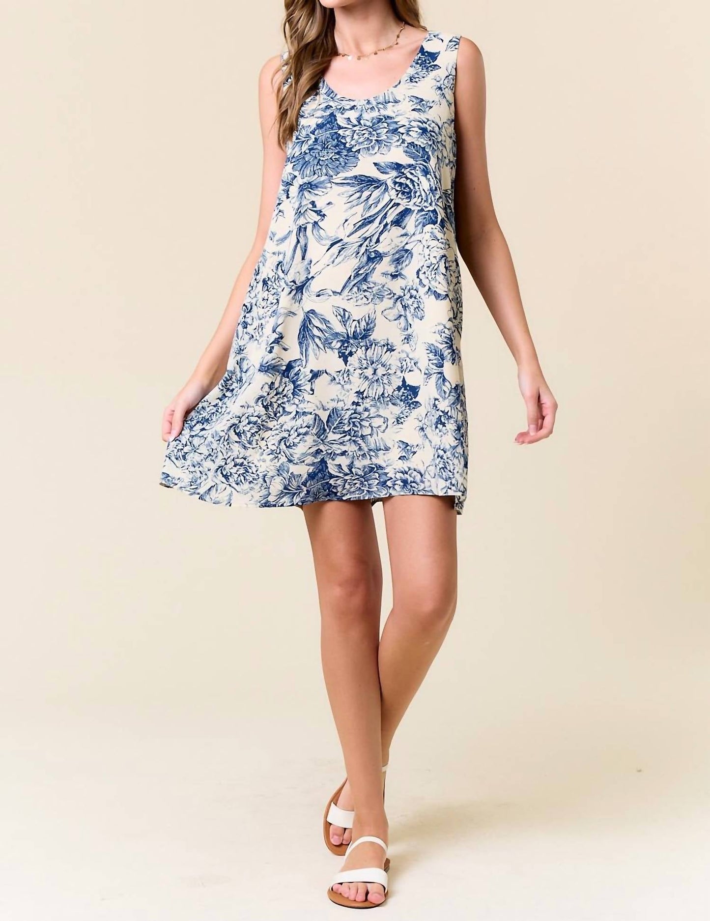 Doe And Rae - Floral Scoop Neck Swing Dress