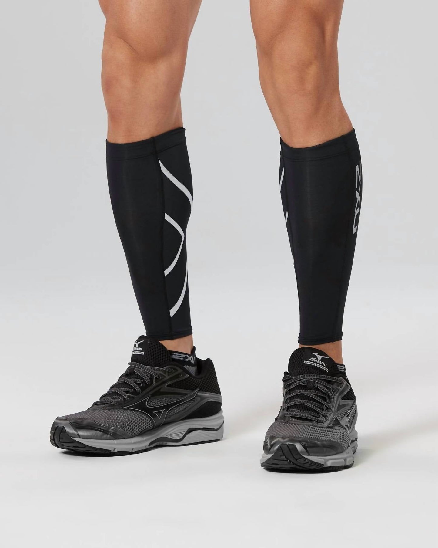2XU - यूनिसेक्स एडल्ट कम्प्रेशन काफ़ गार्ड्स