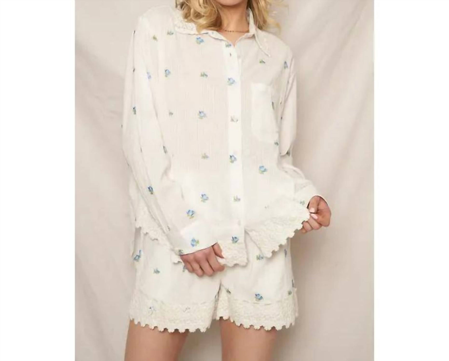 En Creme - Floral Lace Trim Top