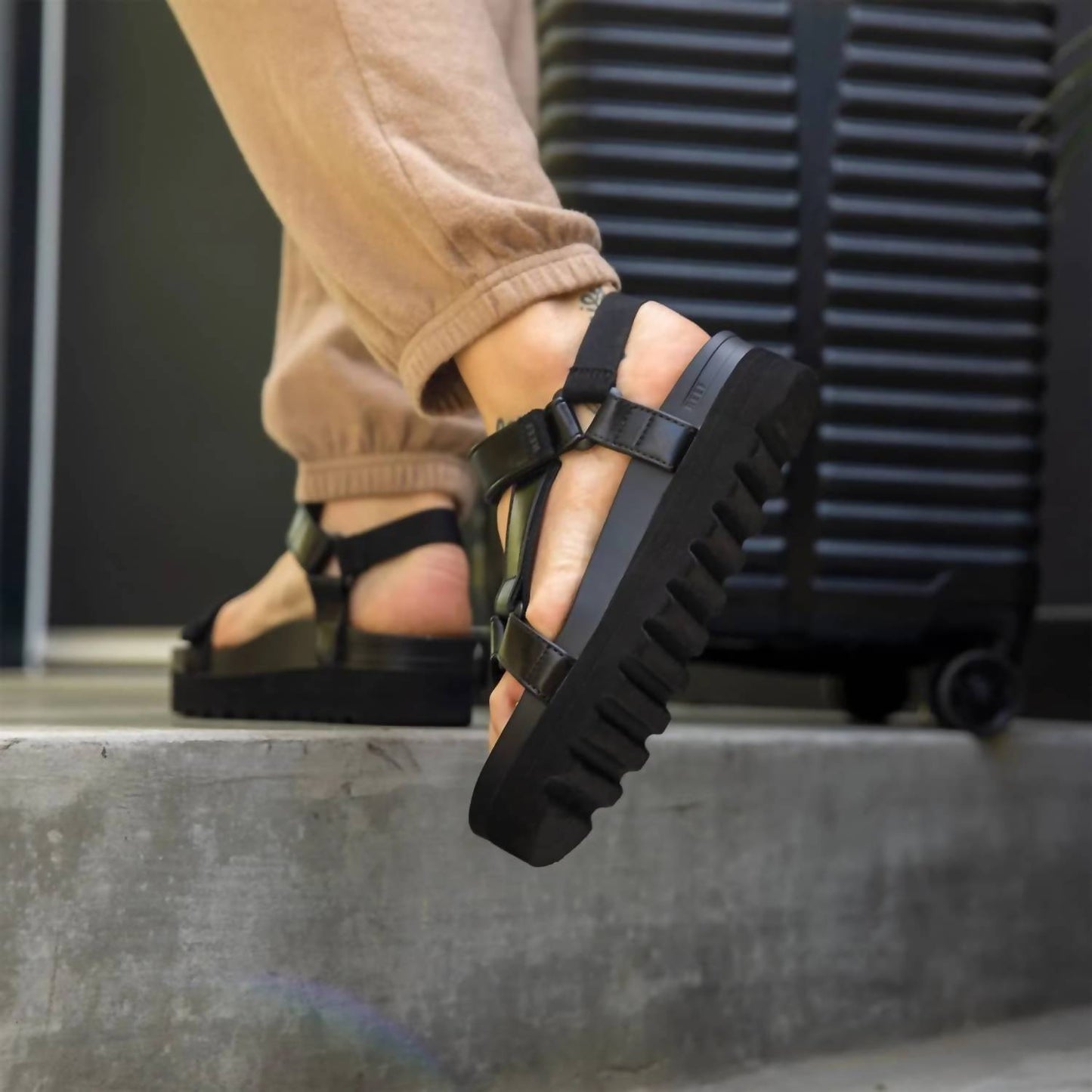 Reef - Women's Cushion Rem Hi Sandals