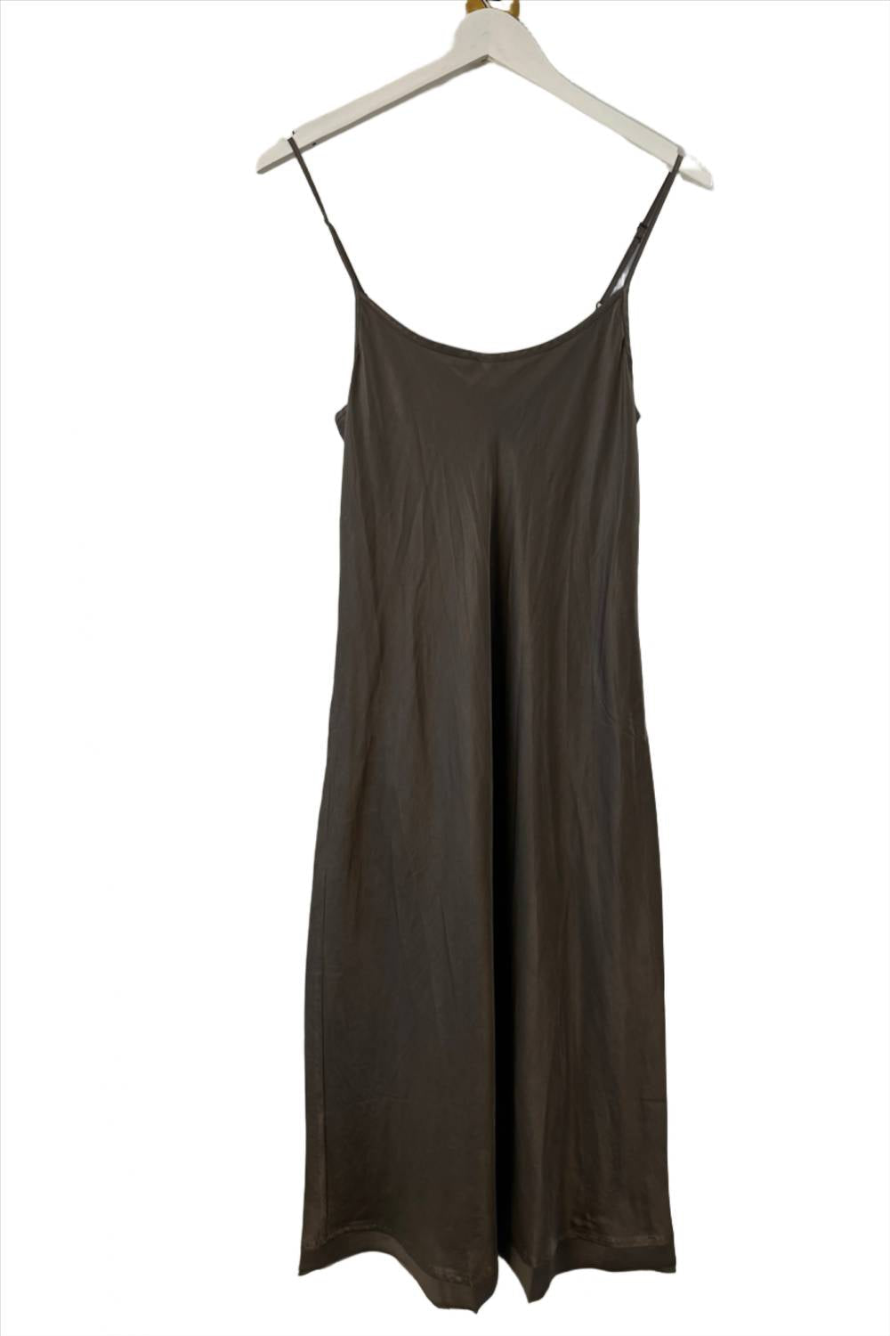 Brazeau Tricot - पोरसिनी क्लासिक पेटल स्लिप ड्रेस विथ शिफॉन
