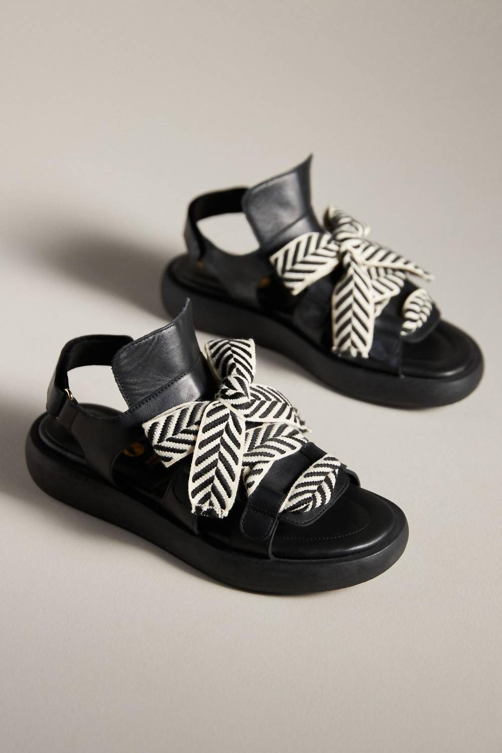 All Black - Women's Bowlace Sandal