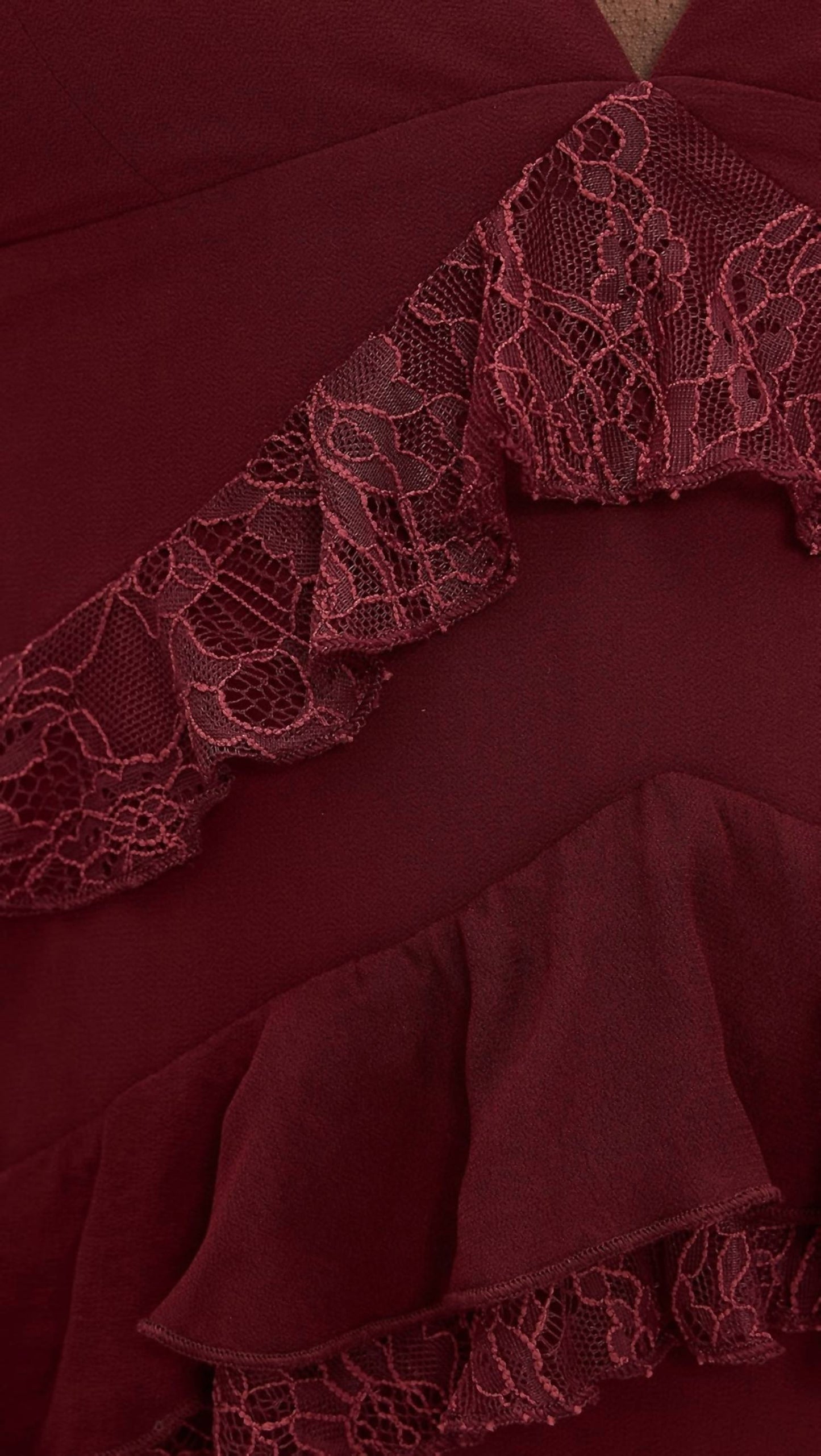 एलिस + ओलिविया - लियाना वी नेक रफल मैक्सी ड्रेस